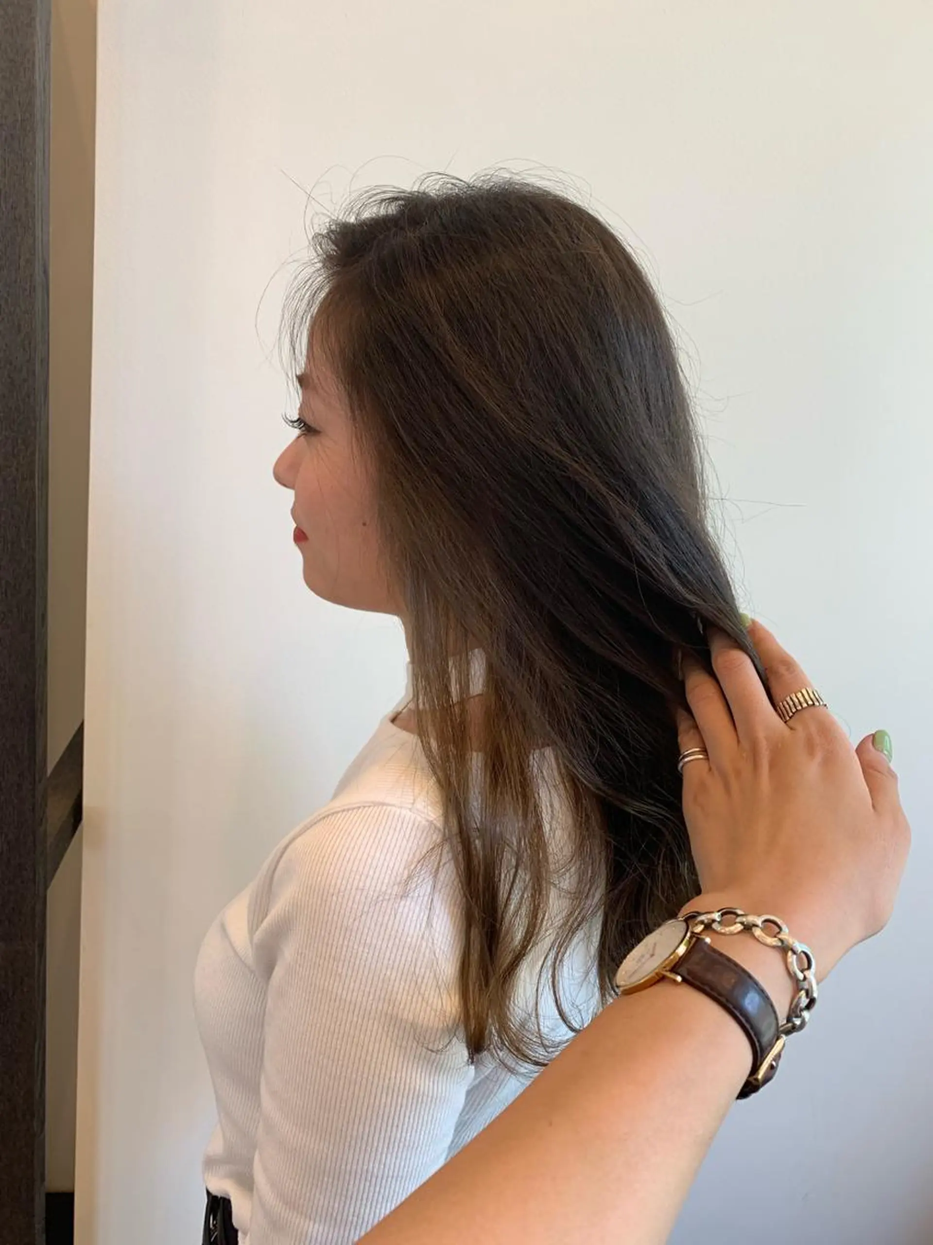 カラー 津秋 朝美のヘアスタイル