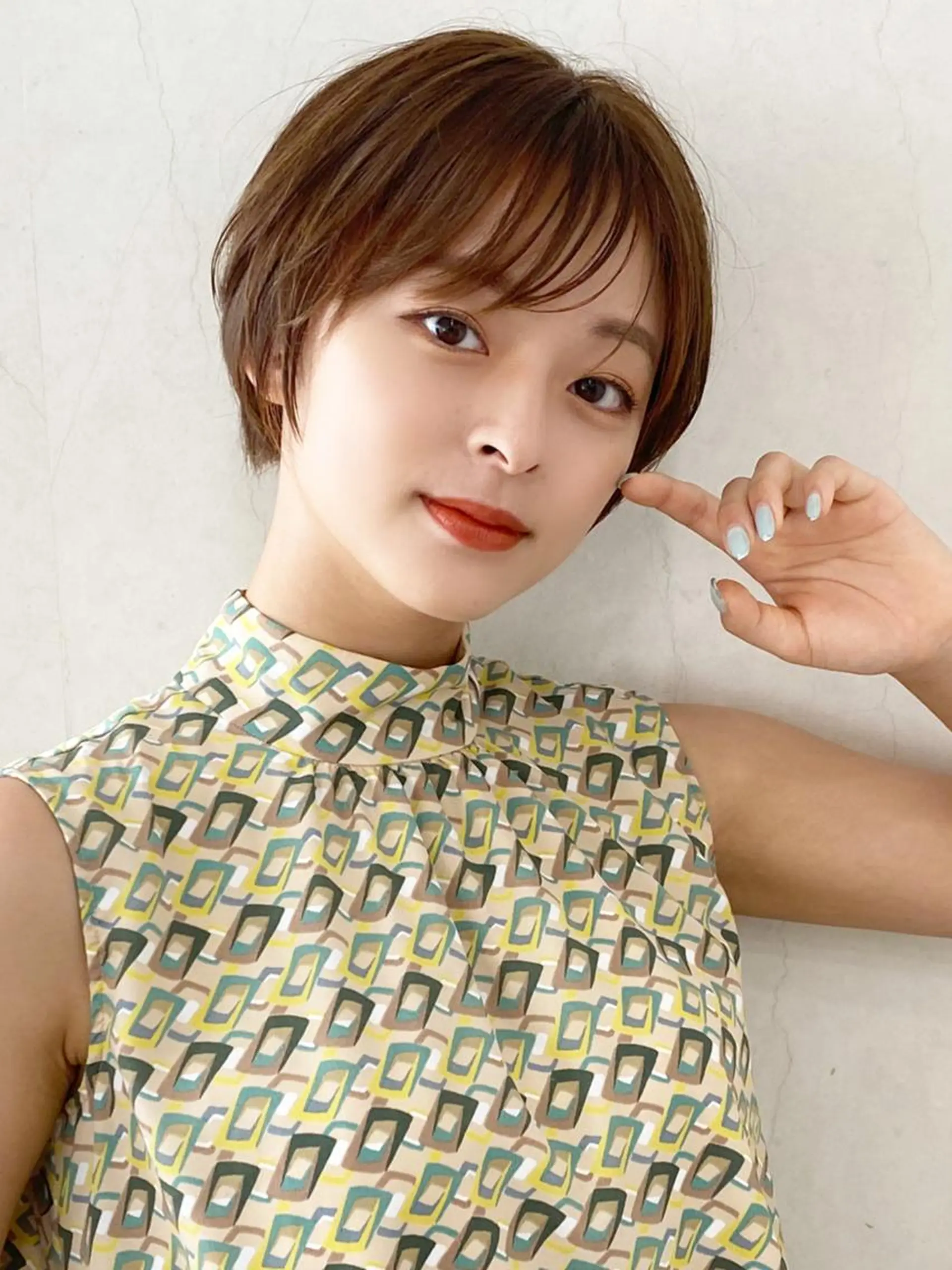 ショート 切りっぱなしボブ ショートボブ ボブ ハイライト シースルーバング 似合わせ/茅ヶ崎 スズキ タクマのヘアスタイル