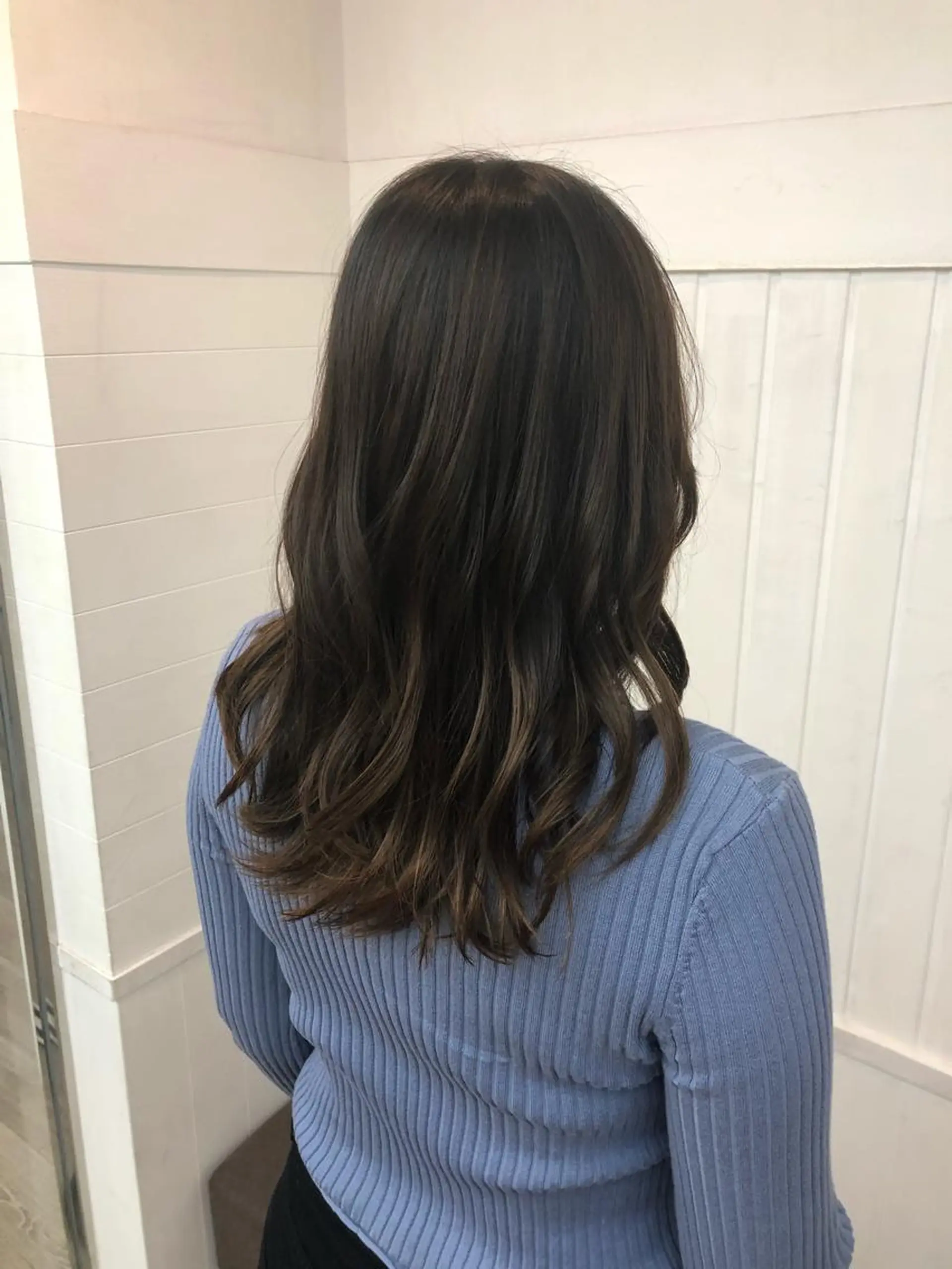 ロング カラー ヘアアレンジ アディクシーカラー アッシュ ベージュカラー 黒髪 ブリーチ JURI🤎 ワンカールレイヤーのヘアスタイル