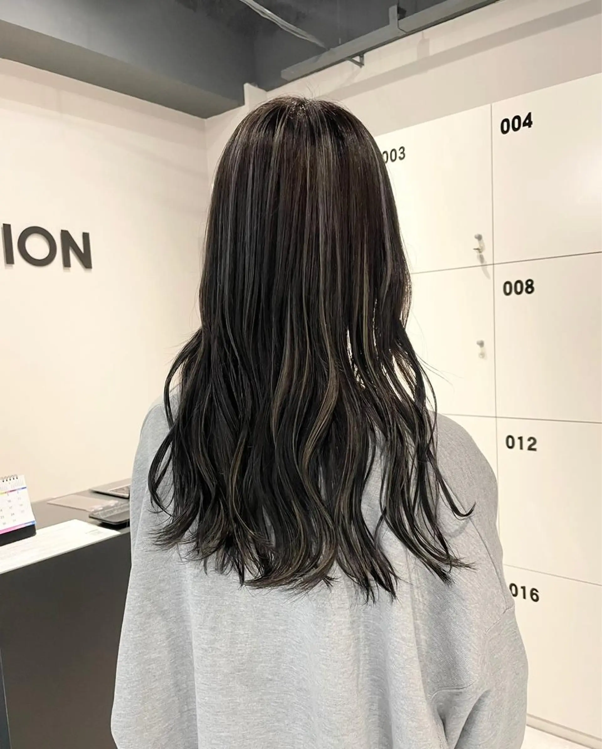 ミディアム カラー ハイライトカラー ハイライト ヘアカラー トリートメント ブリーチ👩‍🦳/ ‪✂︎MANAMIのヘアスタイル