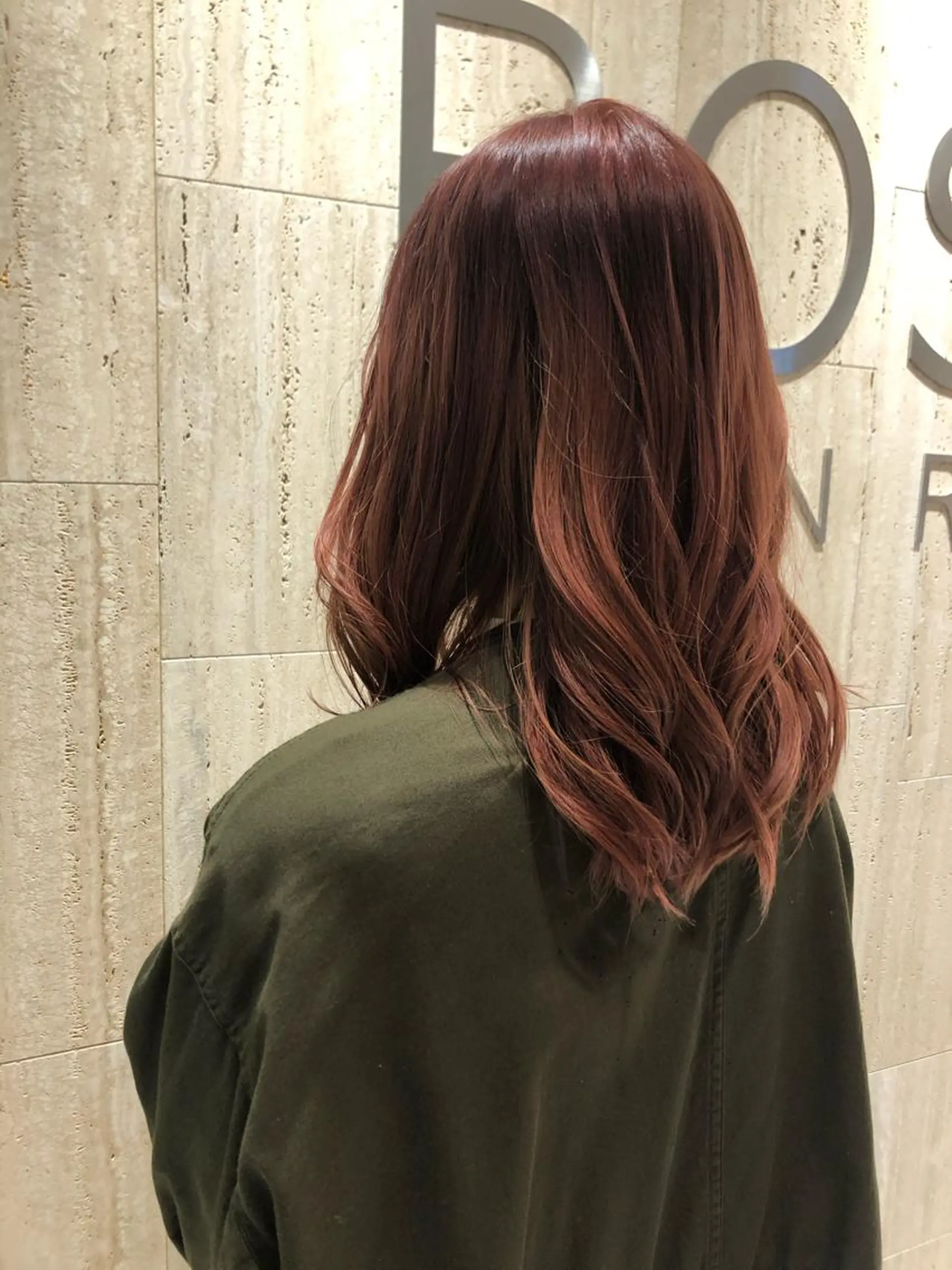 ロング カラー ベージュカラー ブリーチ グラデーションカラー ピンクカラー ピンクベージュ カット ヘアカラー 高橋 芽衣のヘアスタイル
