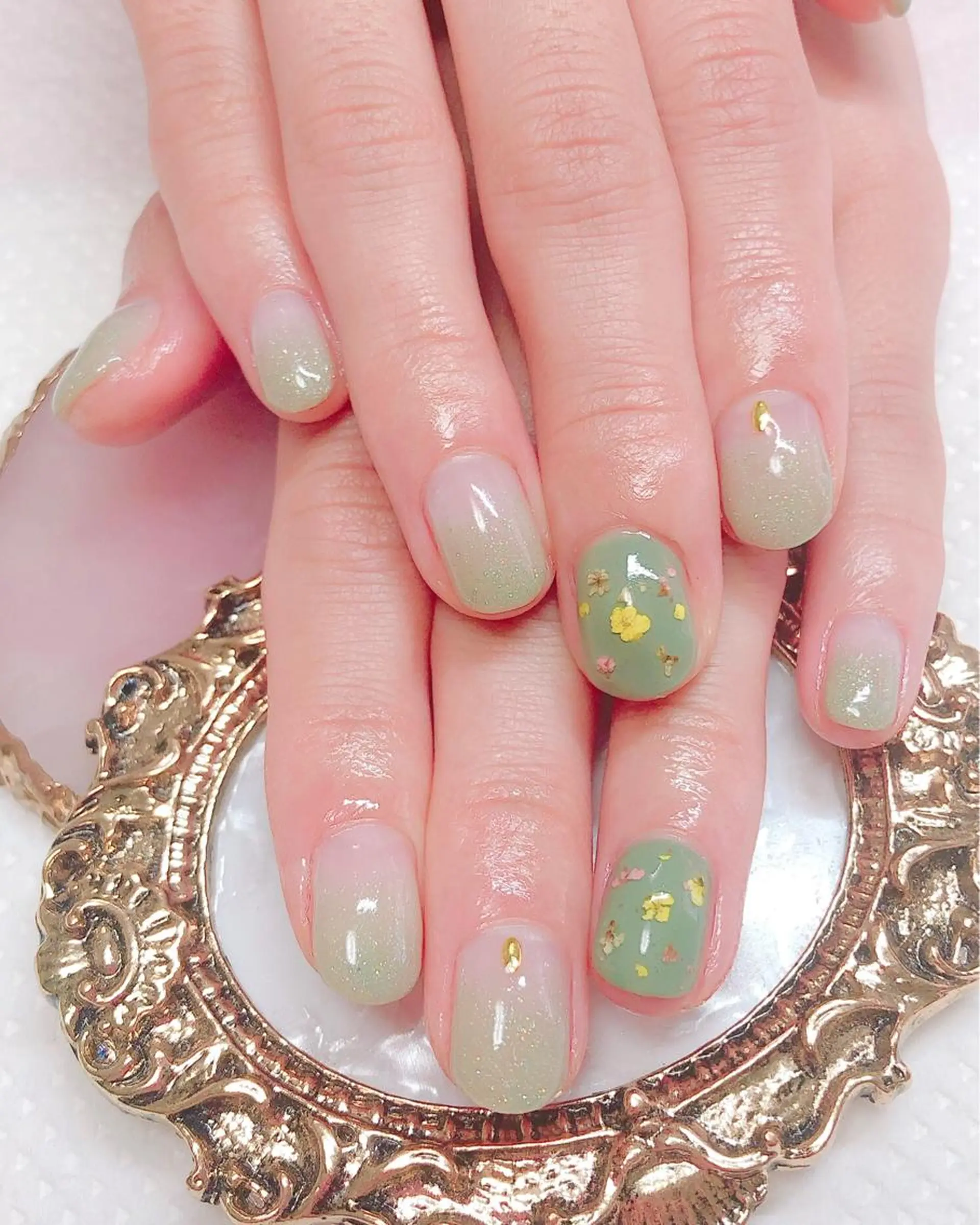 ネイル シンプルネイル ハンドネイル CROWN プライベートサロンのネイルデザイン