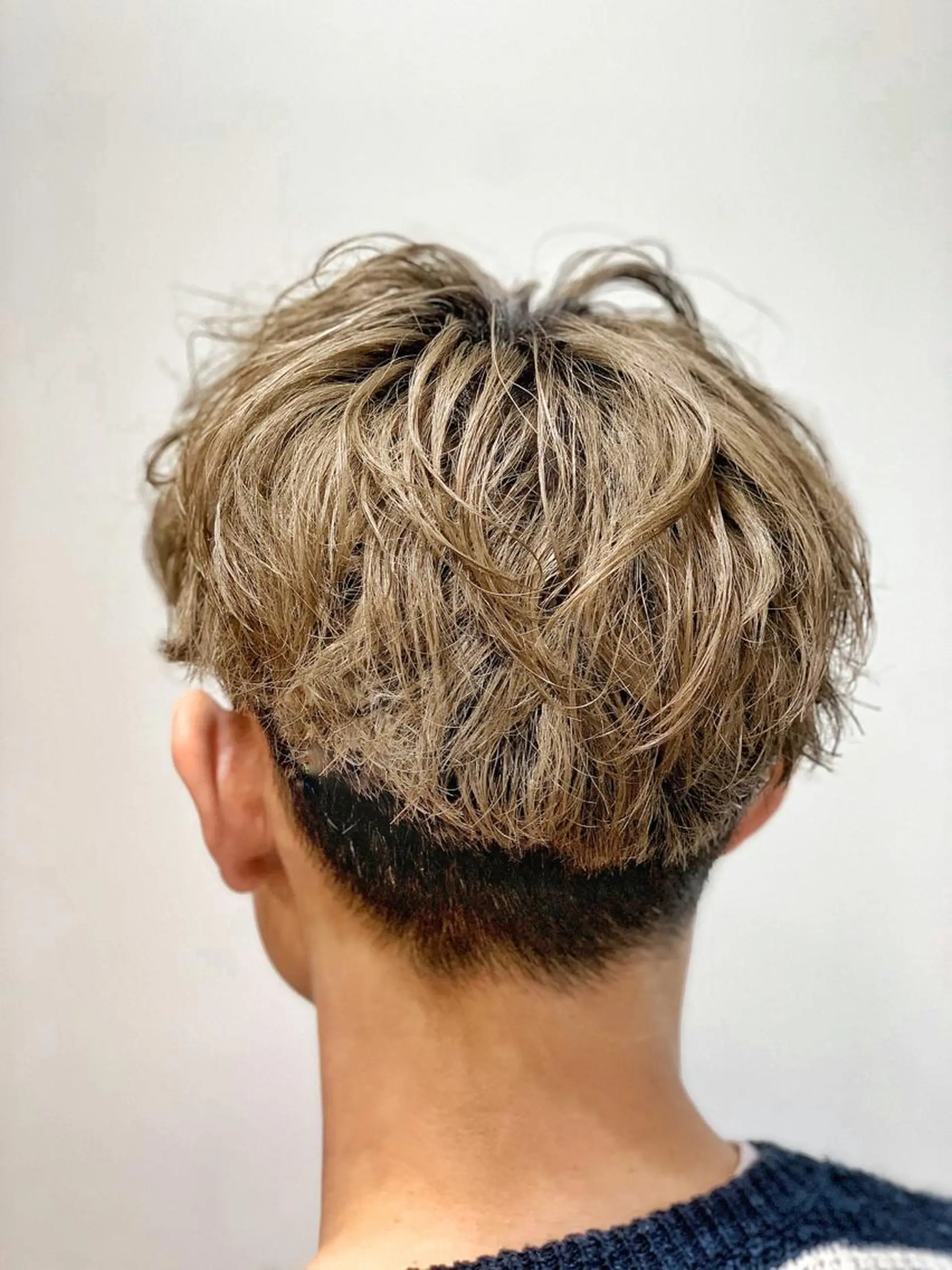 ショート パーマ メンズ メンズパーマ 外国人風カラー スパイラルパーマ メンズStylist 山根慧のヘアスタイル