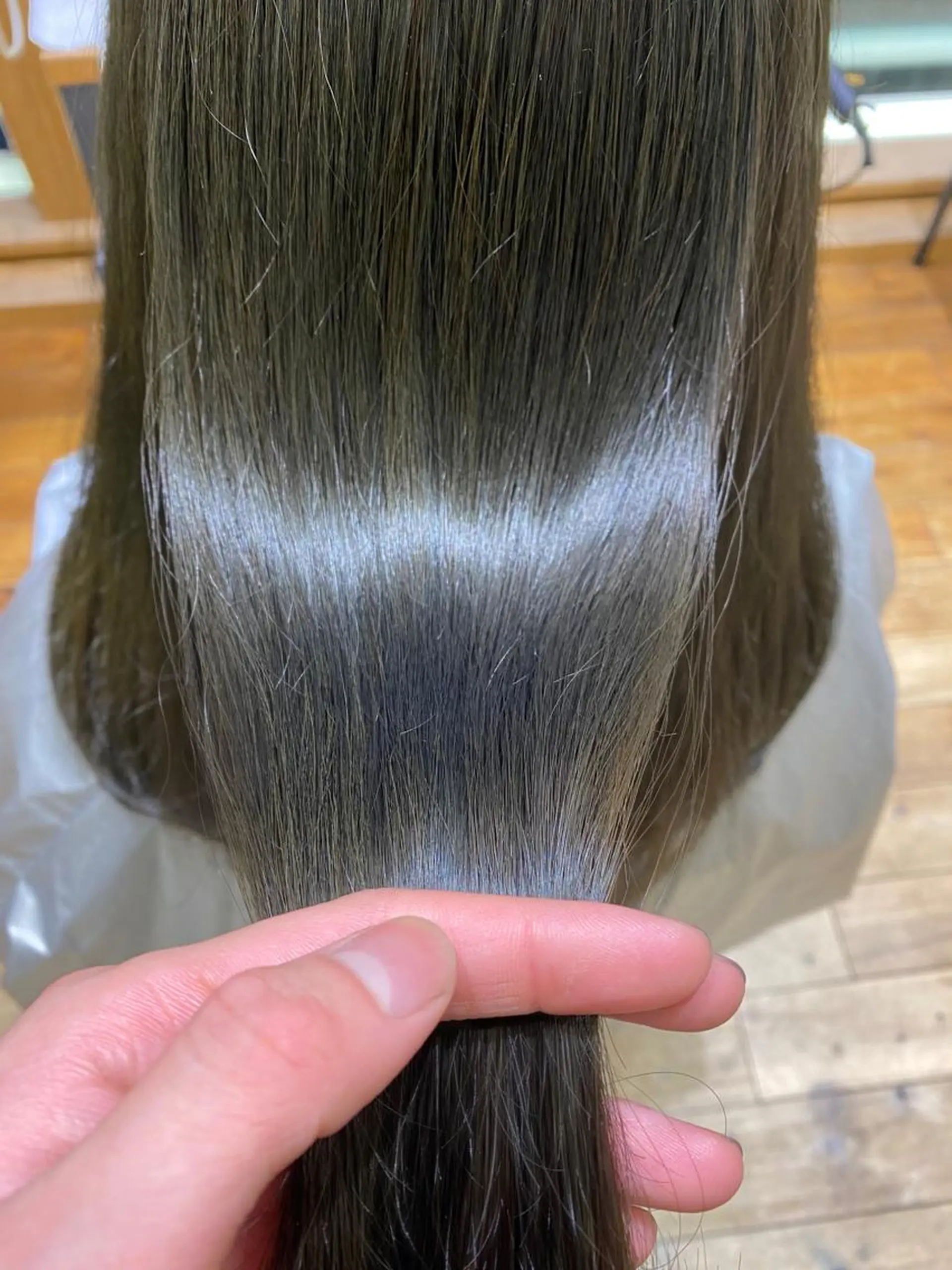 カラー 新宿/レイヤー 顔周りカット溝手優太のヘアスタイル