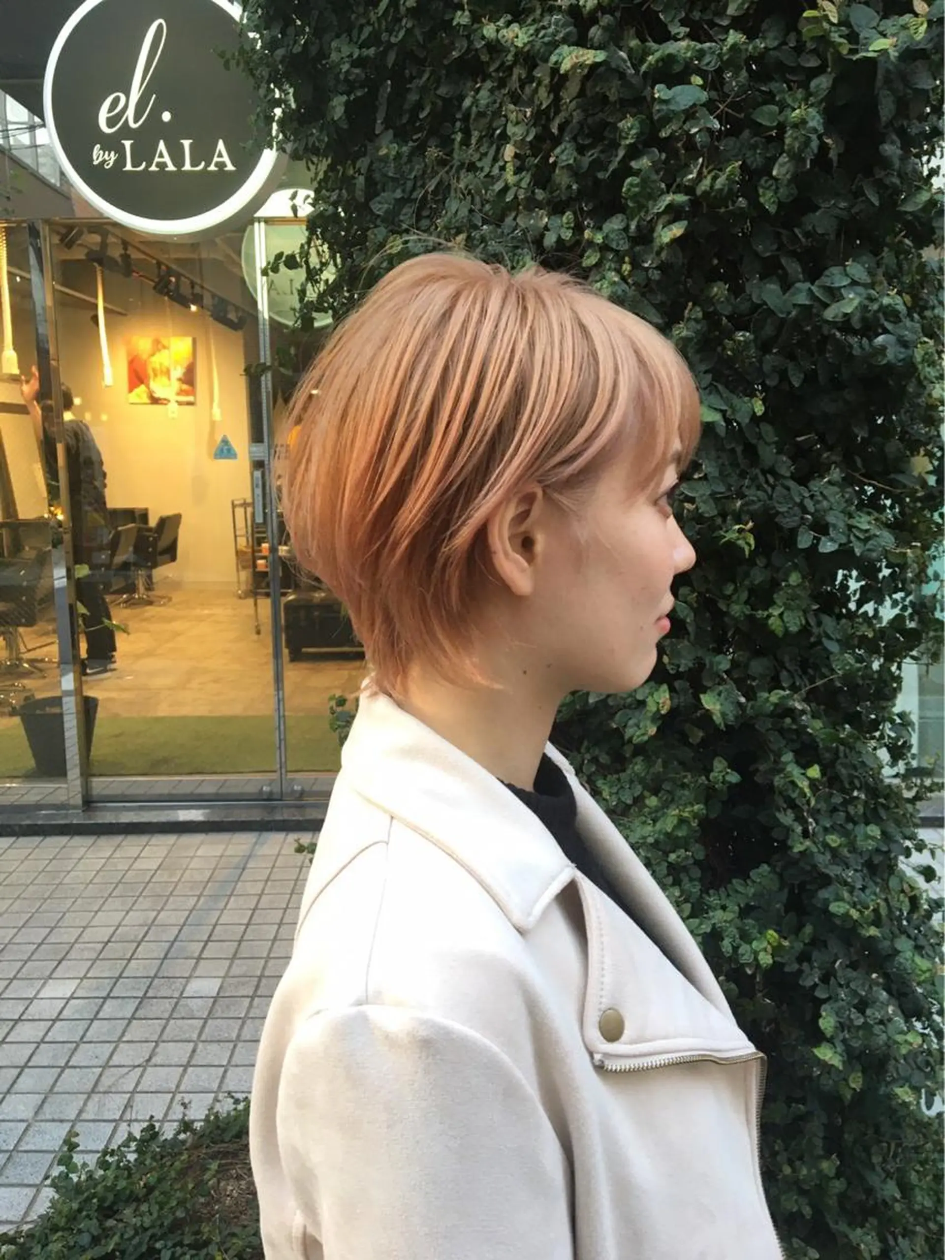 ショート カラー ウルフ/レイヤー/ ブリーチ/牧原歩夢のヘアスタイル