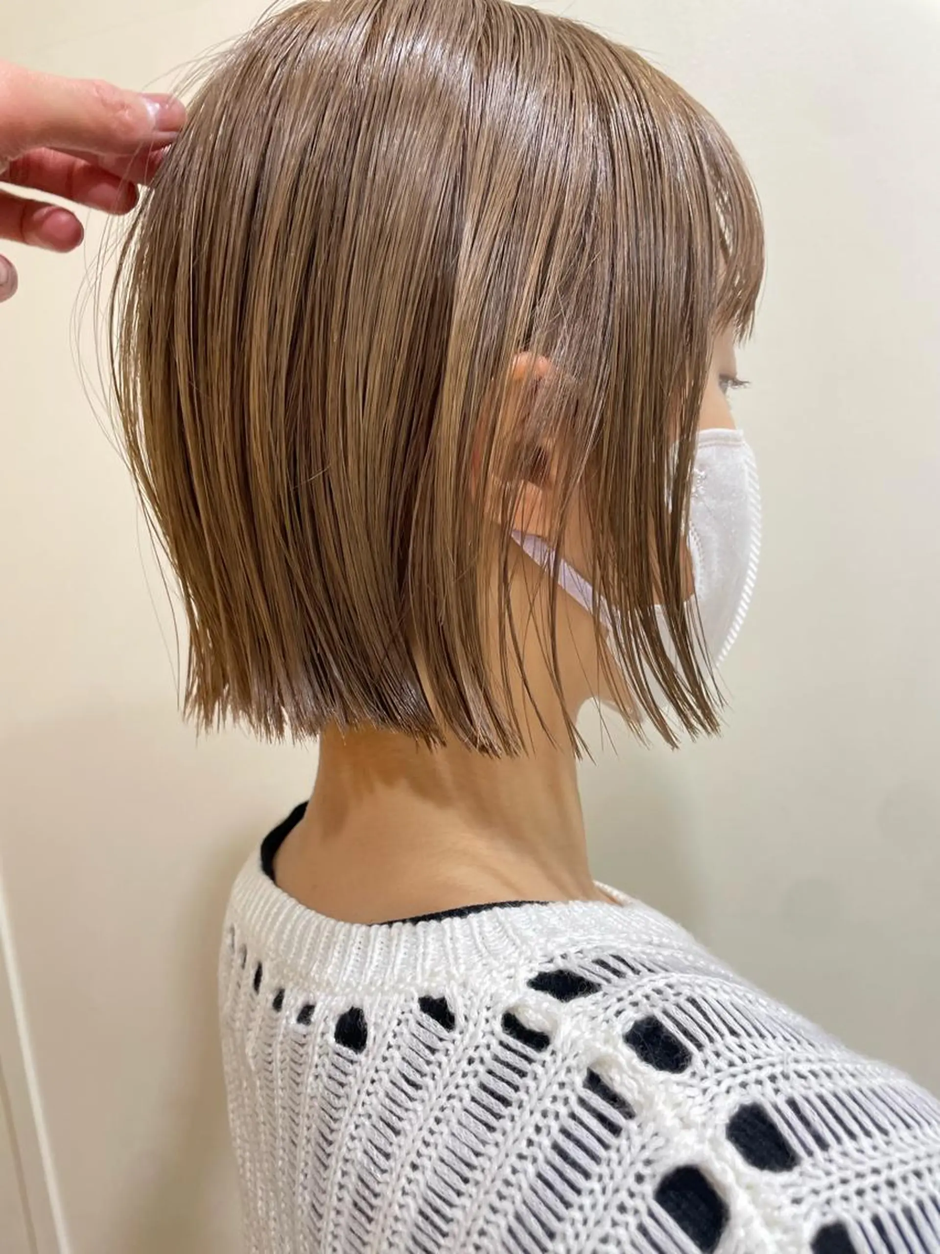 ミディアム カラー ベージュカラー ブリーチ ミルクティーベージュ レイヤー／似合わせ TAKUYAのヘアスタイル