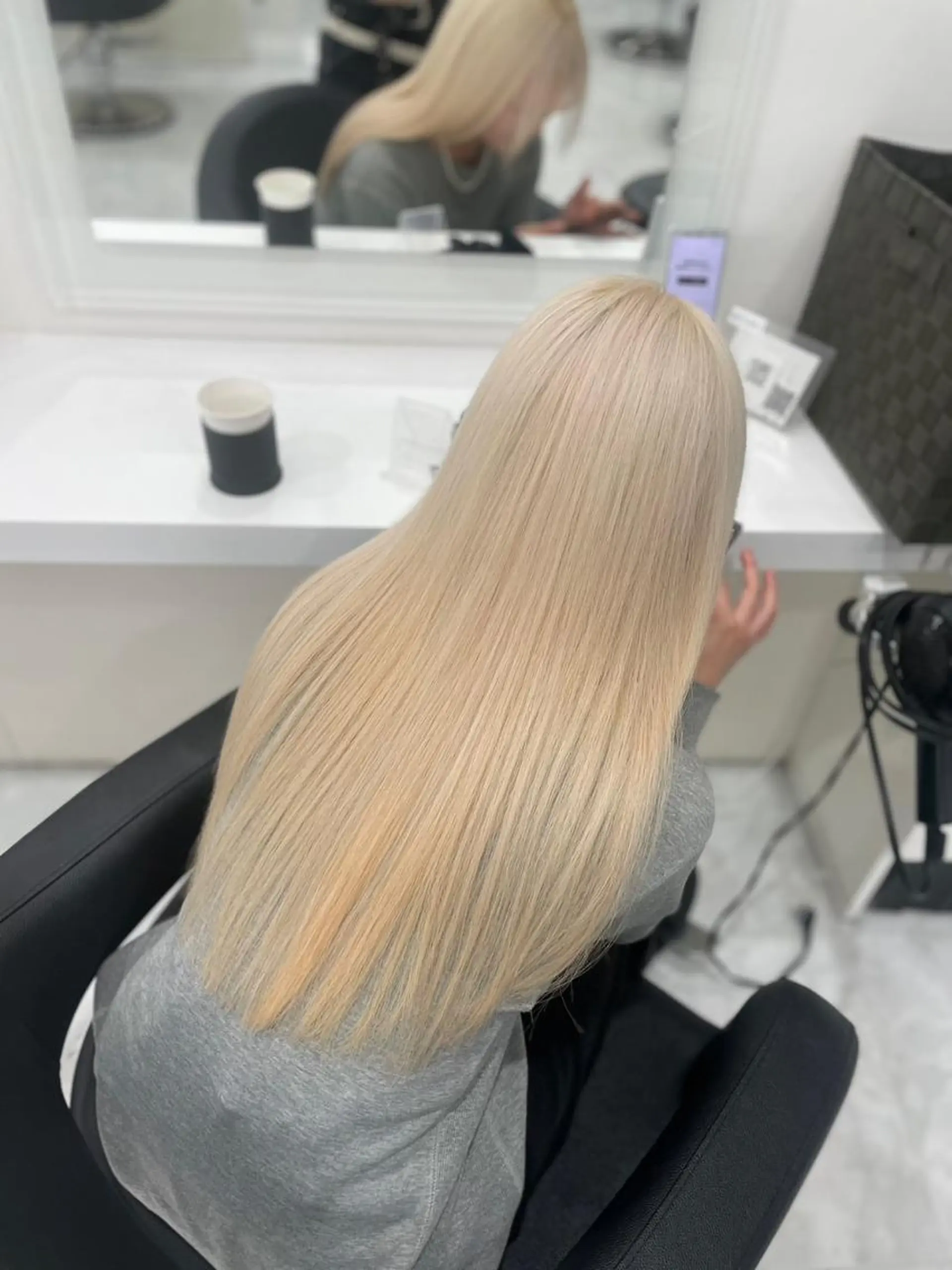 カラー ヘアカラー トリートメント ヘッドスパ ヘアセット ハイトーン🤍ブロン ド🤍MISAKIのヘアスタイル