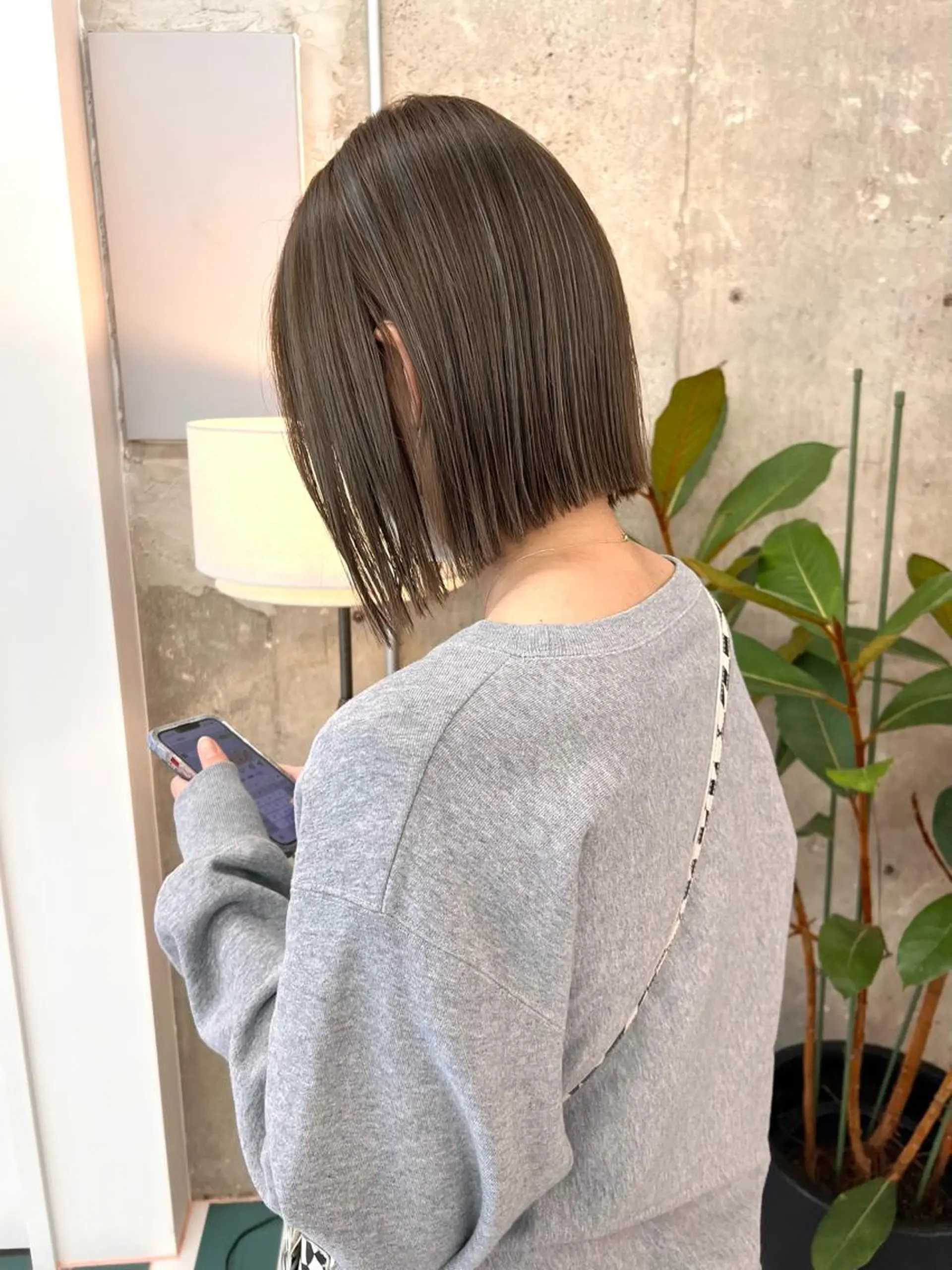 ショート カラー 透明感カラー グレージュ ハイライトカラー ハイライト カット ヘアカラー ハイライトカラー MINAMIのヘアスタイル