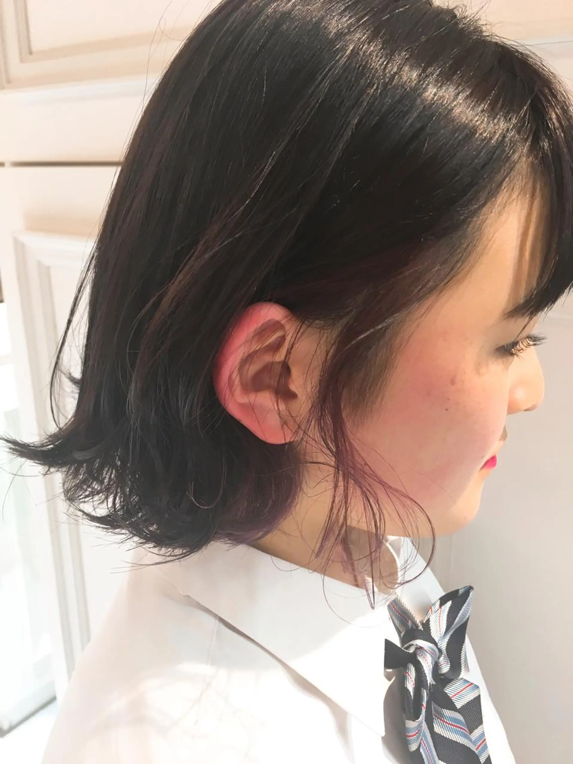 ショート カラー ヘアアレンジ 切りっぱなしボブ アッシュ イヤリングカラー ボブ 外ハネヘア fukuyasu rikaのネイルデザイン