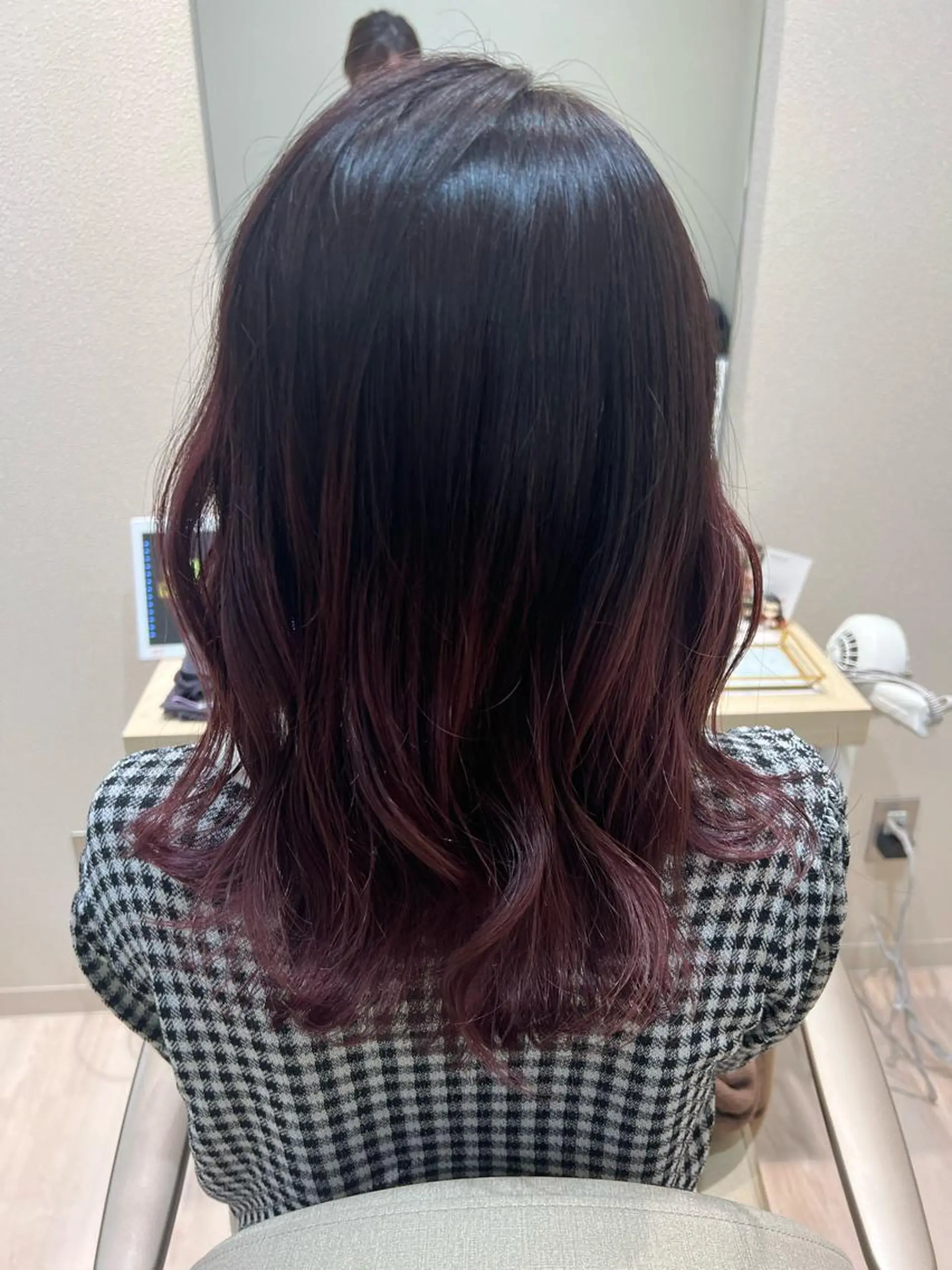 ミディアム カット ヘアカラー トリートメント ヘッドスパ mina .のヘアスタイル