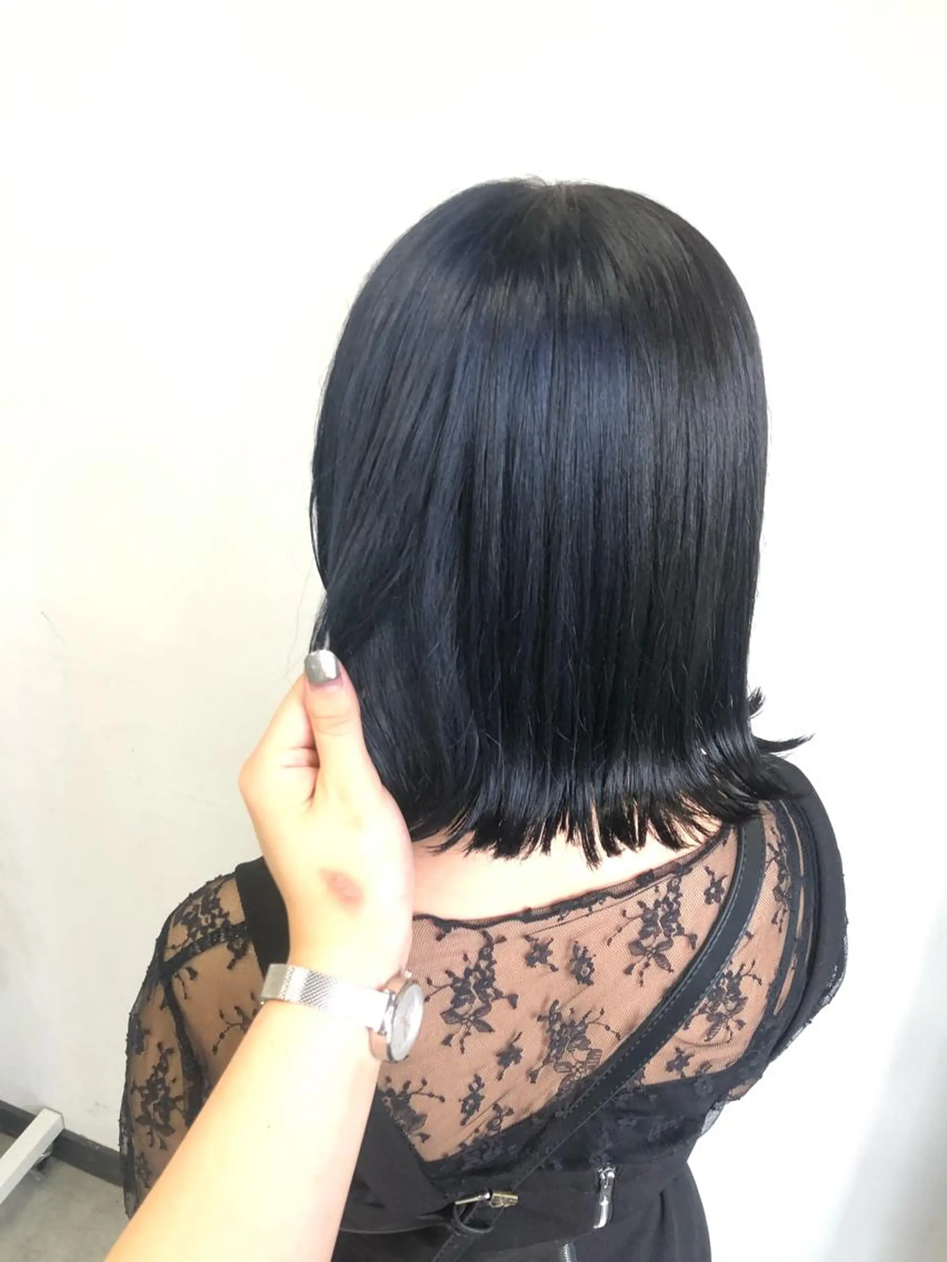 ミディアム 寒色＆ブリーチ特化 寒色MiOのヘアスタイル