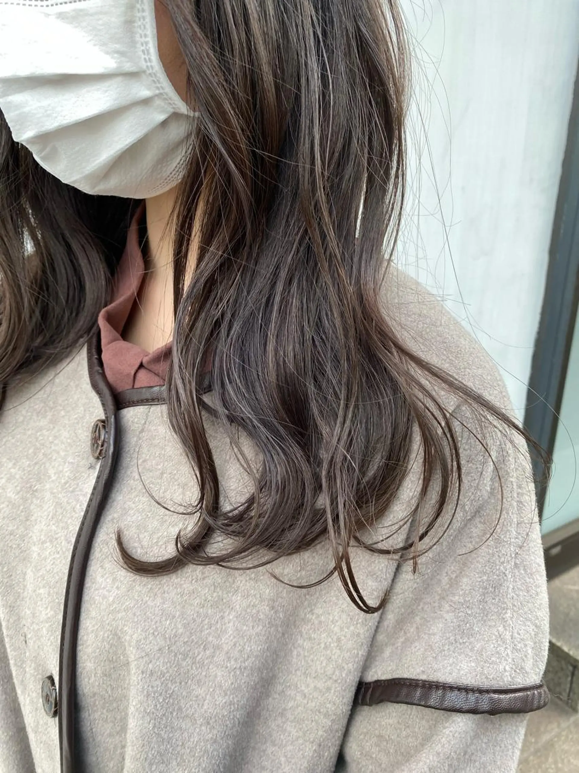 セミロング W所属・小林 朋花のヘアスタイル