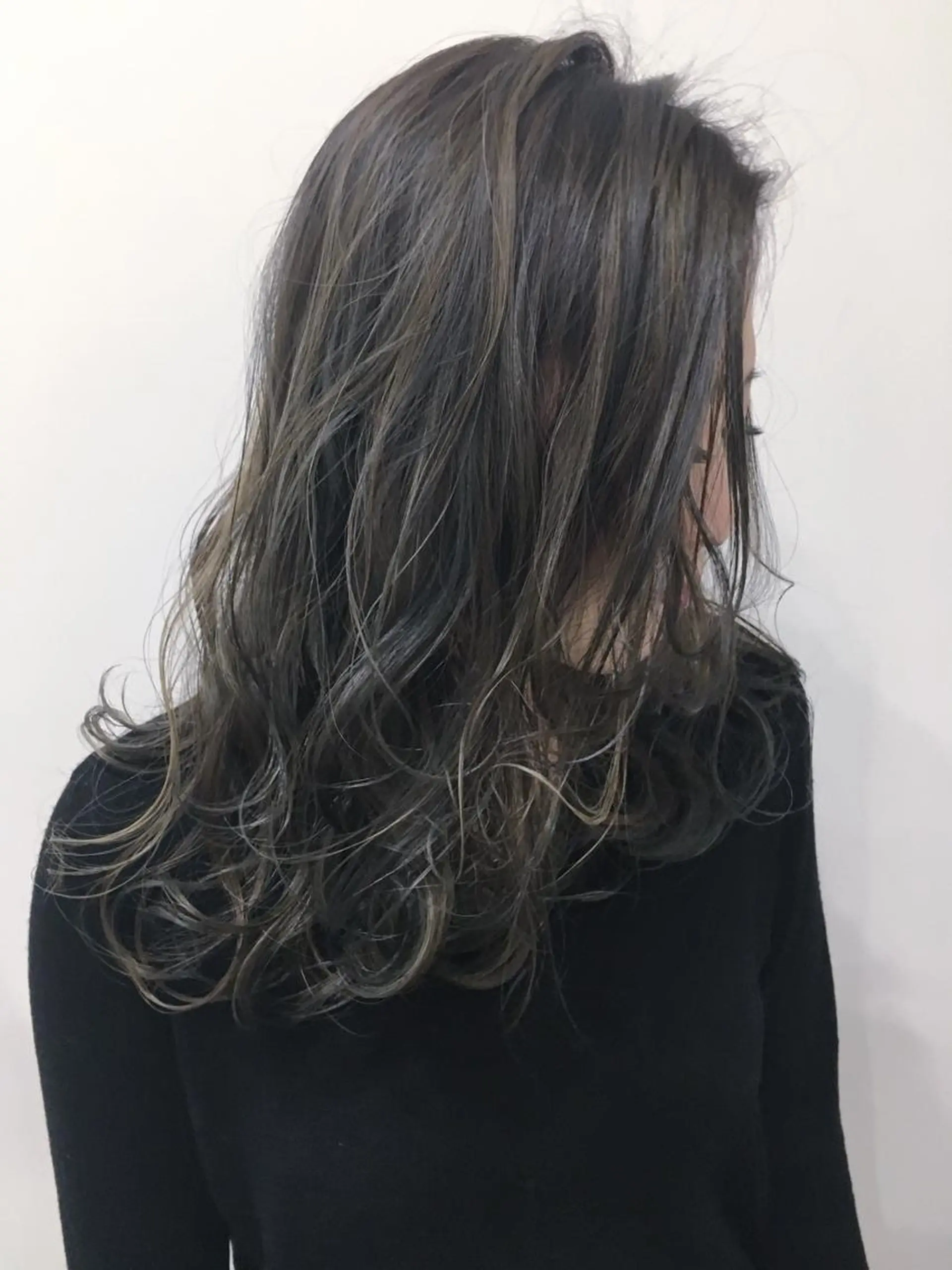 ロング カラー グレージュ ハイライトカラー ハイライト tipi 香椎・千早のヘアスタイル