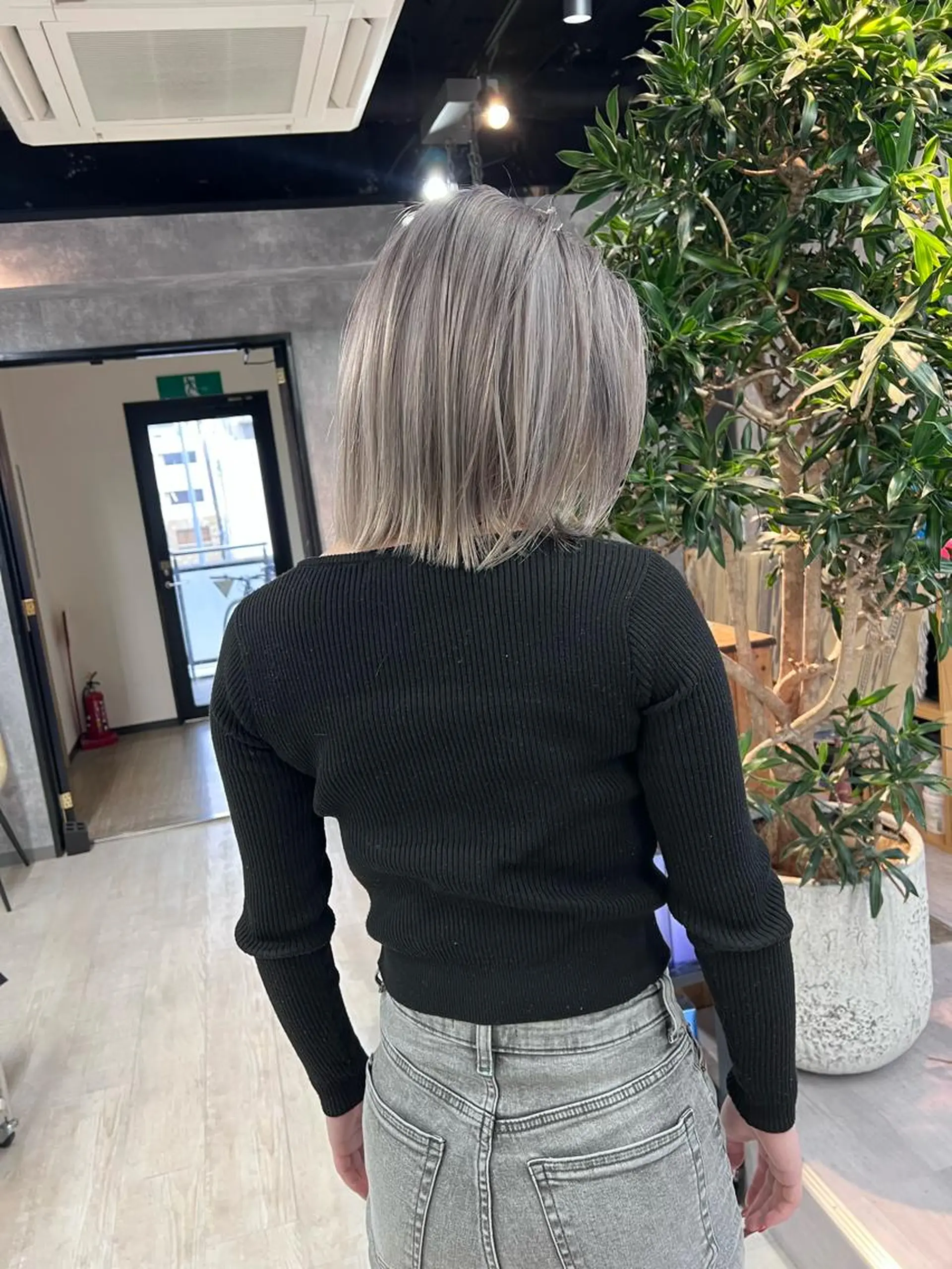 ミディアム カラー タカハシ ユウキのヘアスタイル