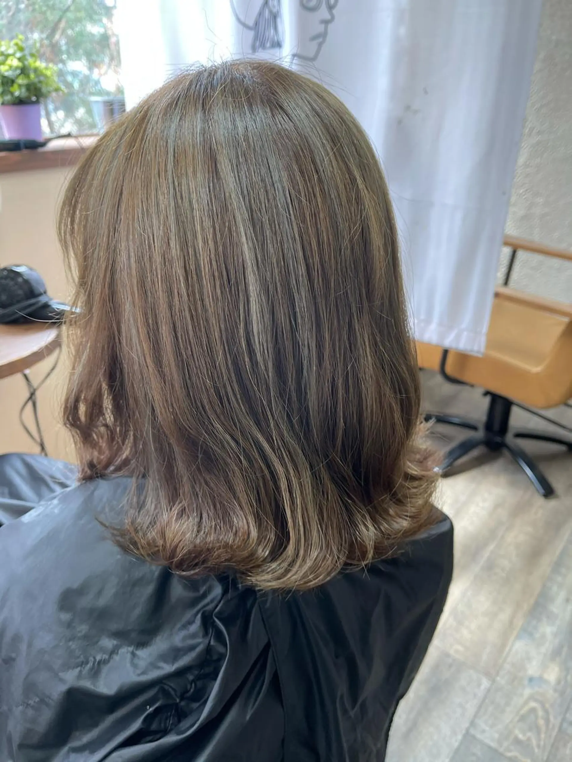 セミロング カラー ハイライトカラー ハイライト 磧本 祐里恵のヘアスタイル