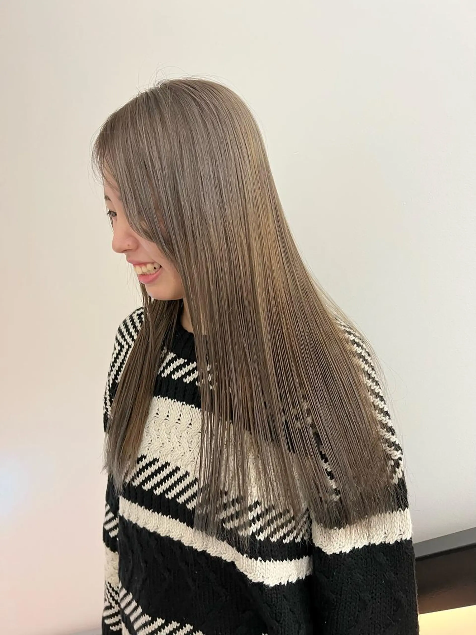 ロング カラー グレージュ 顔周りカット/透明感 カラー✂️MEIのヘアスタイル