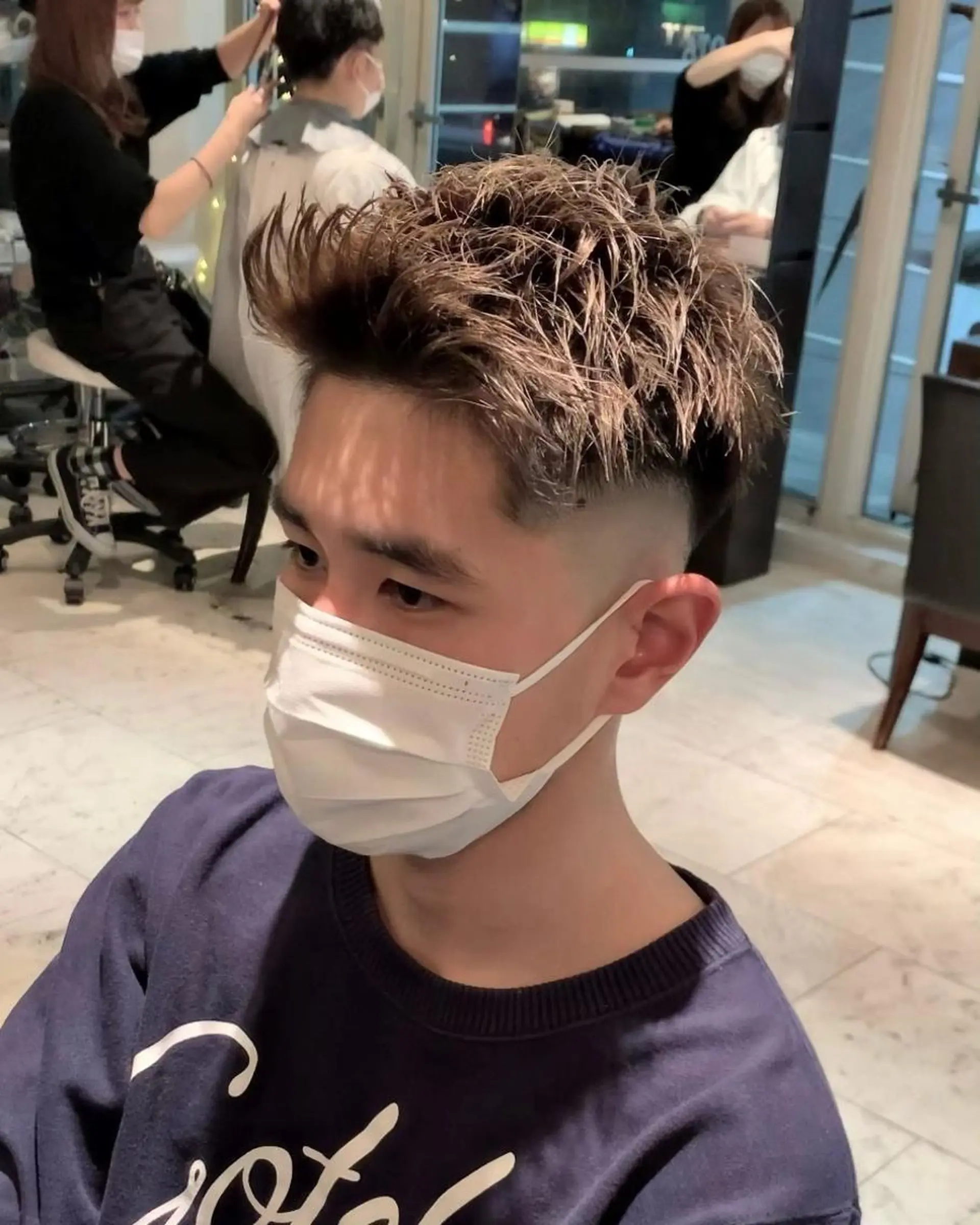 カラー メンズ フェードカット メンズハイトーン スキンフェード ハイトーンカラー カット ヘアカラー トリートメント メンズ専門　井藤 雅也のヘアスタイル