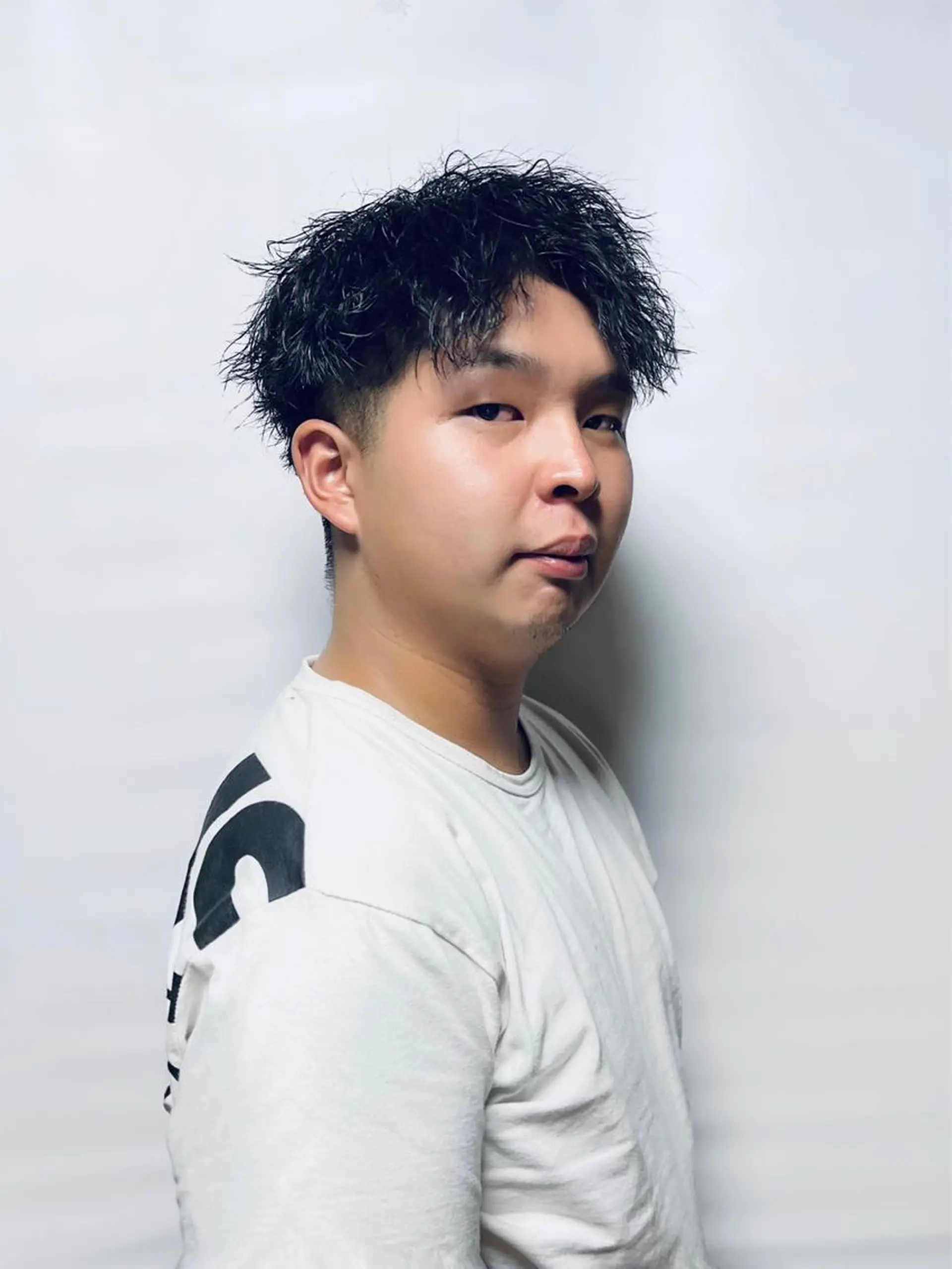 パーマ メンズ メンズパーマ ツイストスパイラルパーマ スパイラルパーマ Qin shaire salon 原宿verno店所属・【センターパート】 ETO／江藤翼の眉毛・アイブロウイメージ