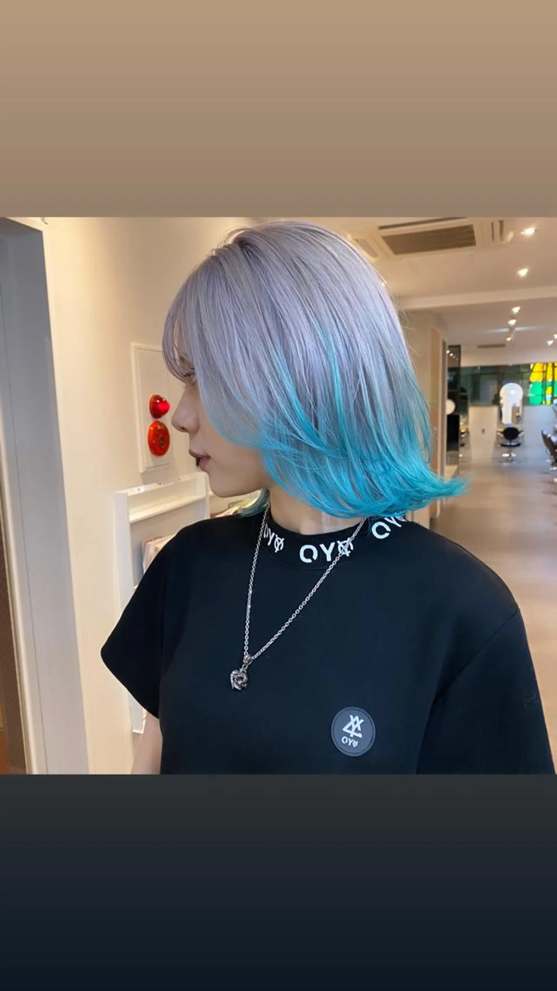 ショート カラー 艶ハイトーンブリーチ 🌈小林侑雅のヘアスタイル