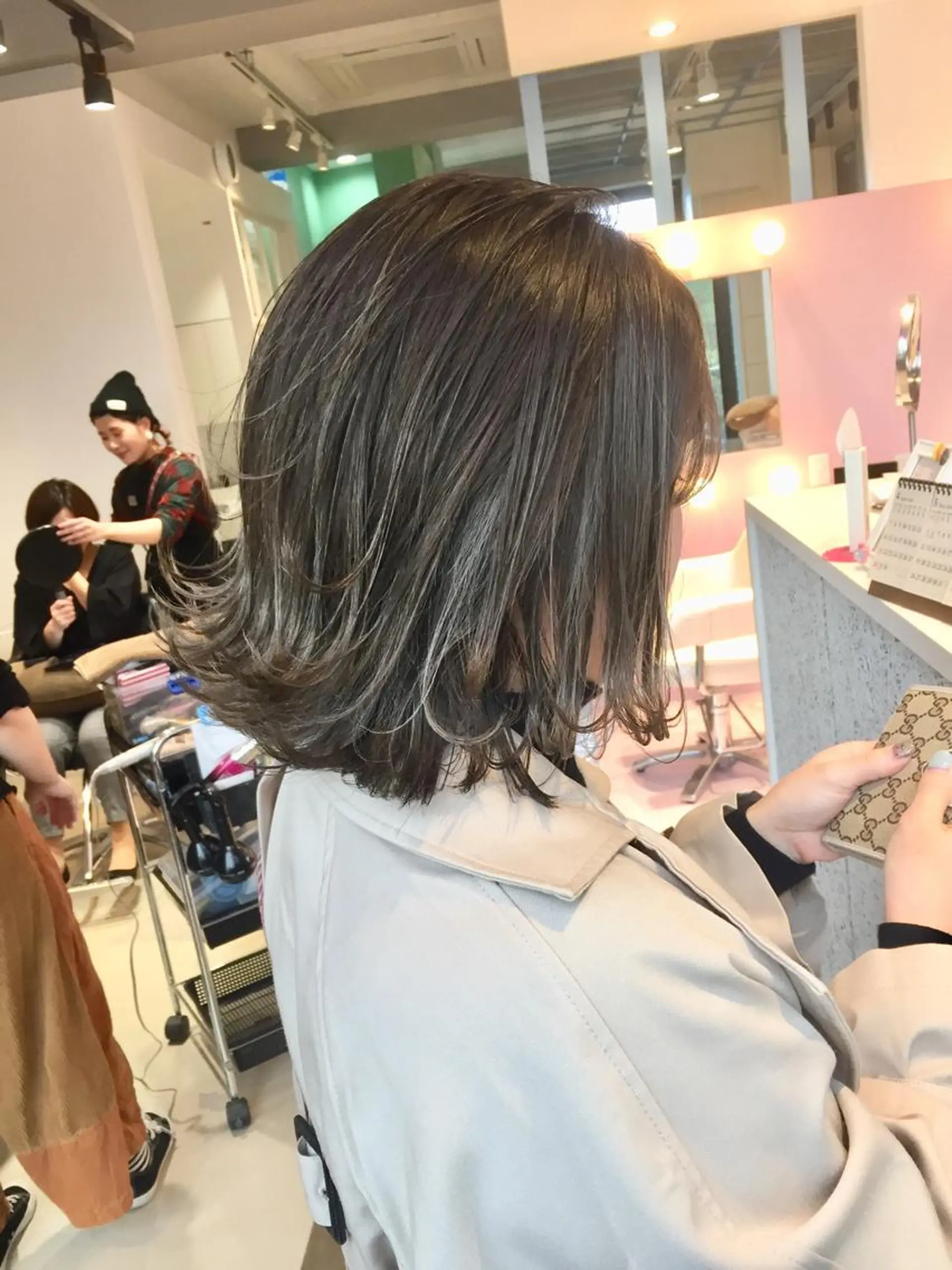 ミディアム 切りっぱなしボブ ボブ ハイライト カット ヘアカラー トリートメント 所渉/韓国レイヤー /ウルフカットのヘアスタイル