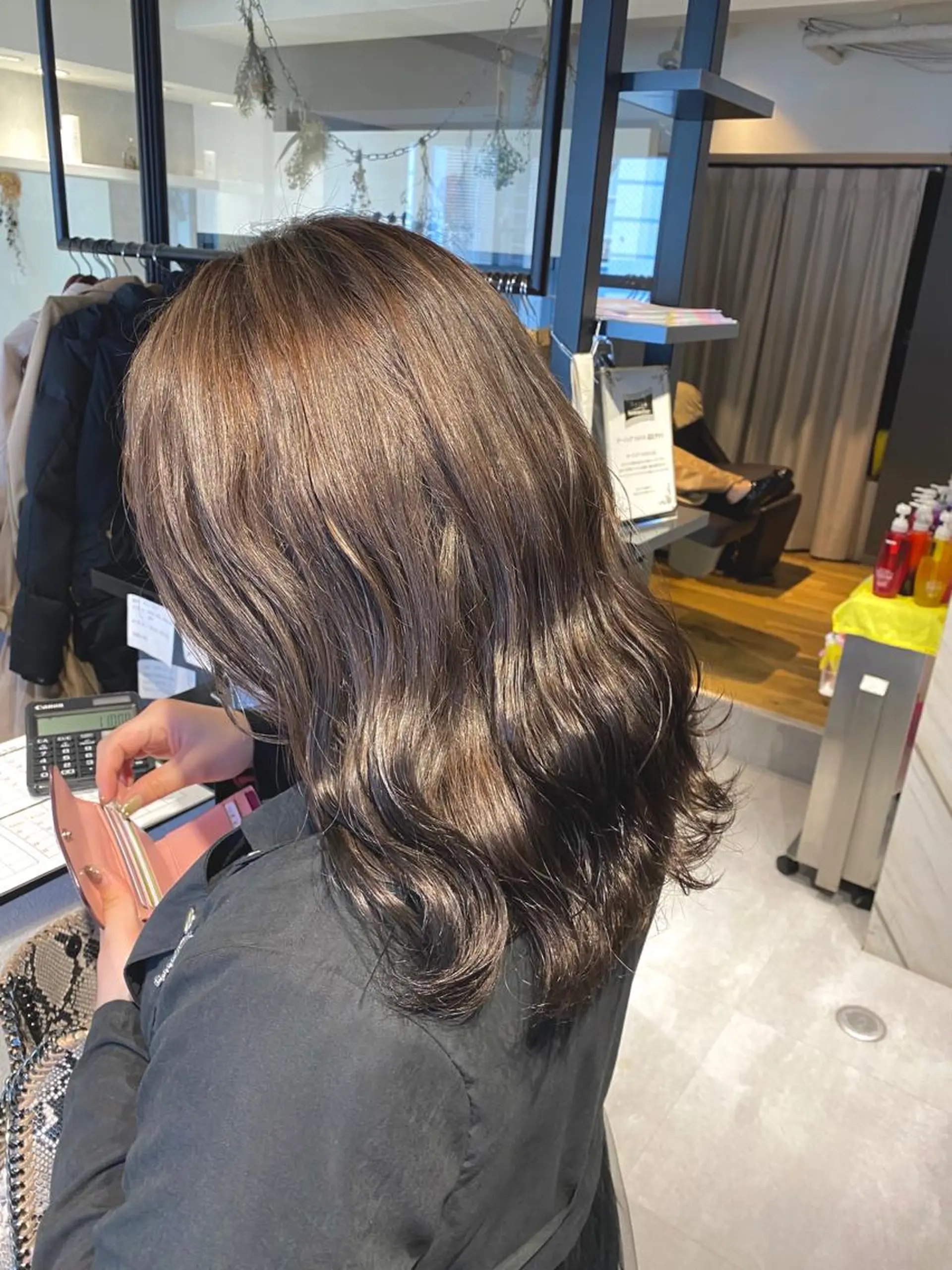 セミロング カラー ヘアカラー ベージュ指名No1 加賀詩織のヘアスタイル