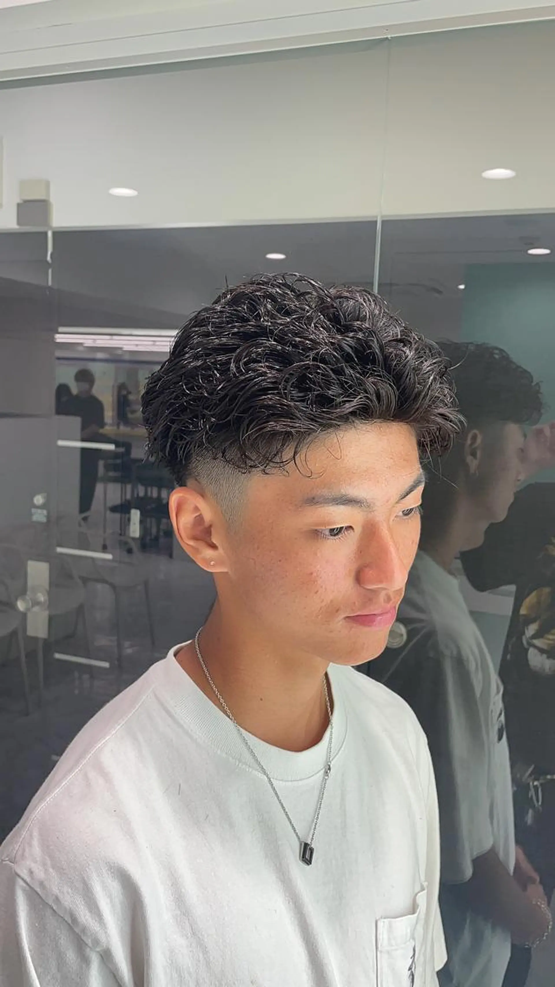 セミロング パーマ ヘアアレンジ メンズ 顔まわりカット の達人のヘアスタイル