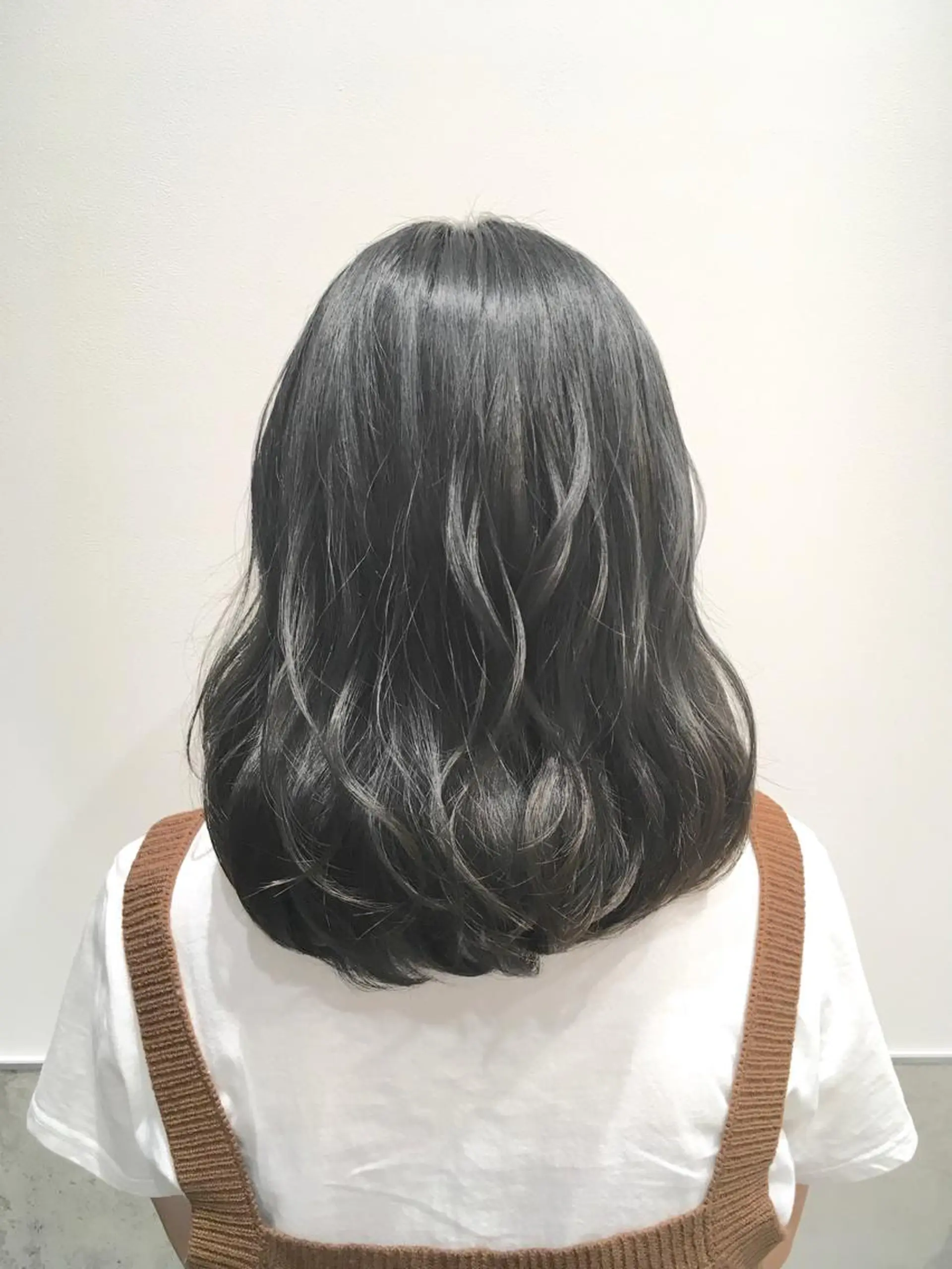 ミディアム カラー ダークグレー ダークグレージュ グレージュ ヘアカラー トリートメント ヘッドスパ ヘアセット go today shaire salon 本店所属・yoshi ☆のヘアスタイル