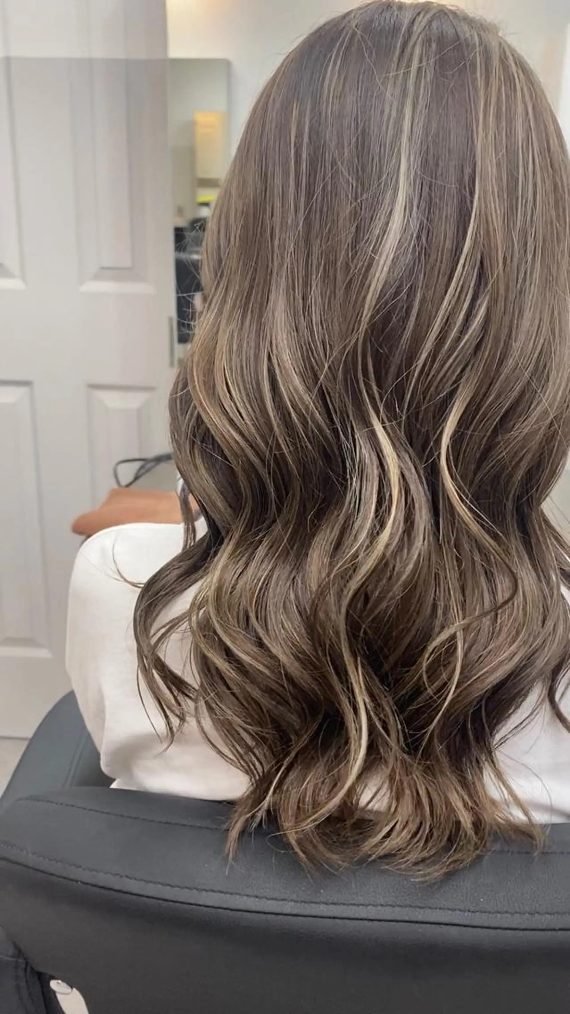 セミロング 外国人風カラー ハイライト 銀座/髪質改善カラー 酸性ストレート🍎のヘアスタイル