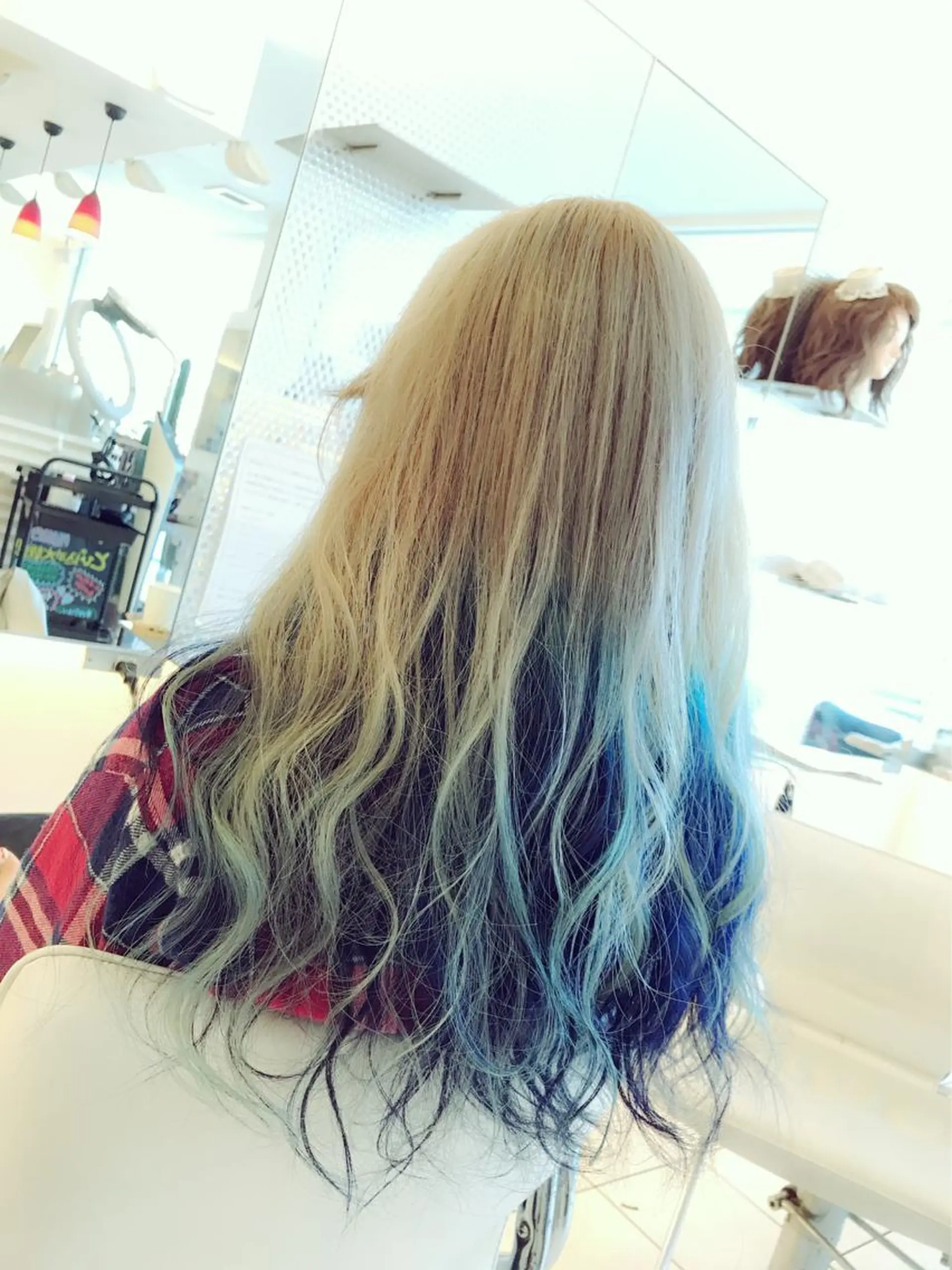 ロング カラー ブリーチ ブルーカラー グラデーションカラー シルバー 相武台ショート特化 💐川崎希💐のヘアスタイル