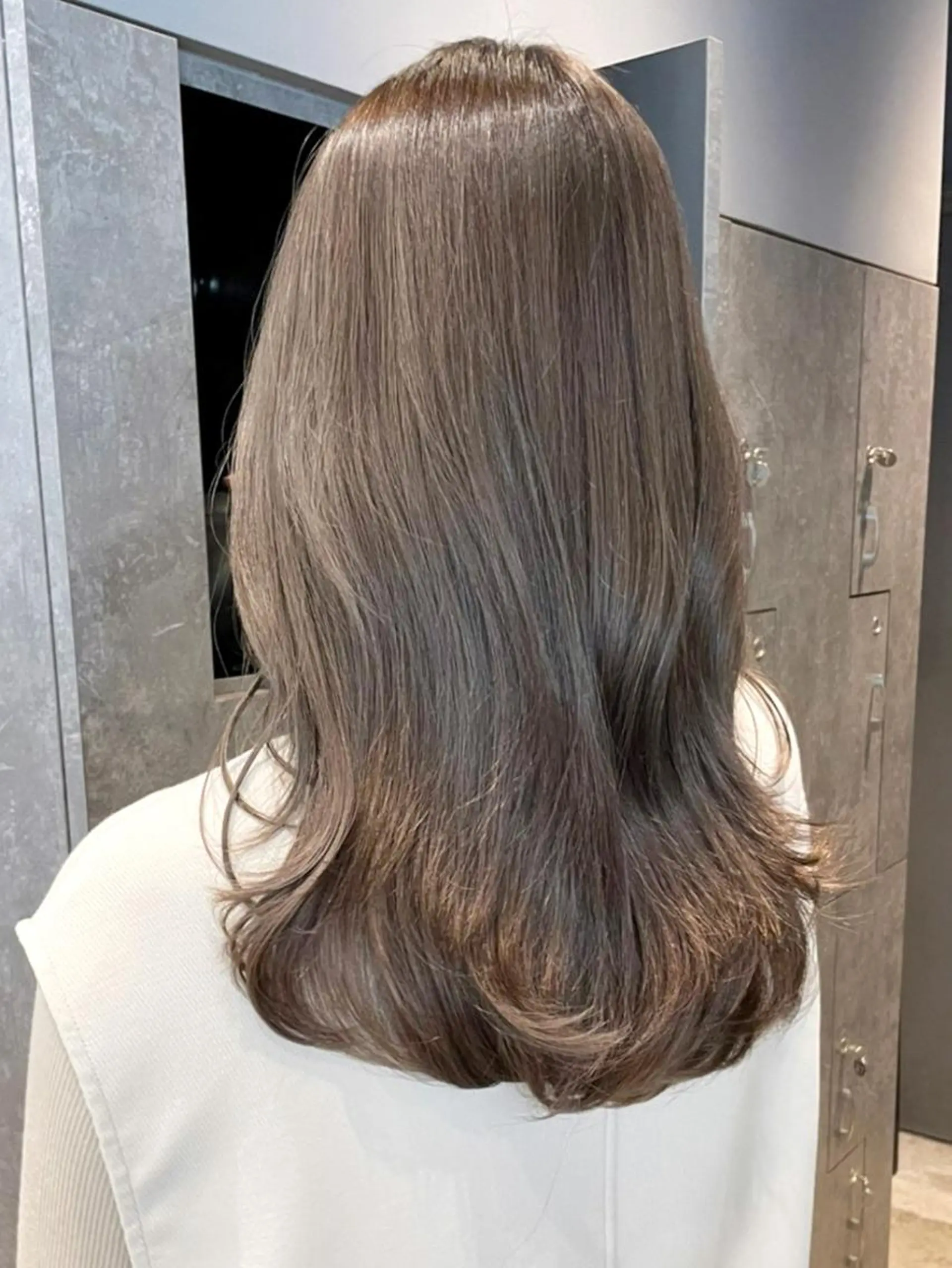 セミロング カラー パーマ ヘアアレンジ グレージュ ミルクティーグレージュ ITbyALBUM 松戸のヘアスタイル