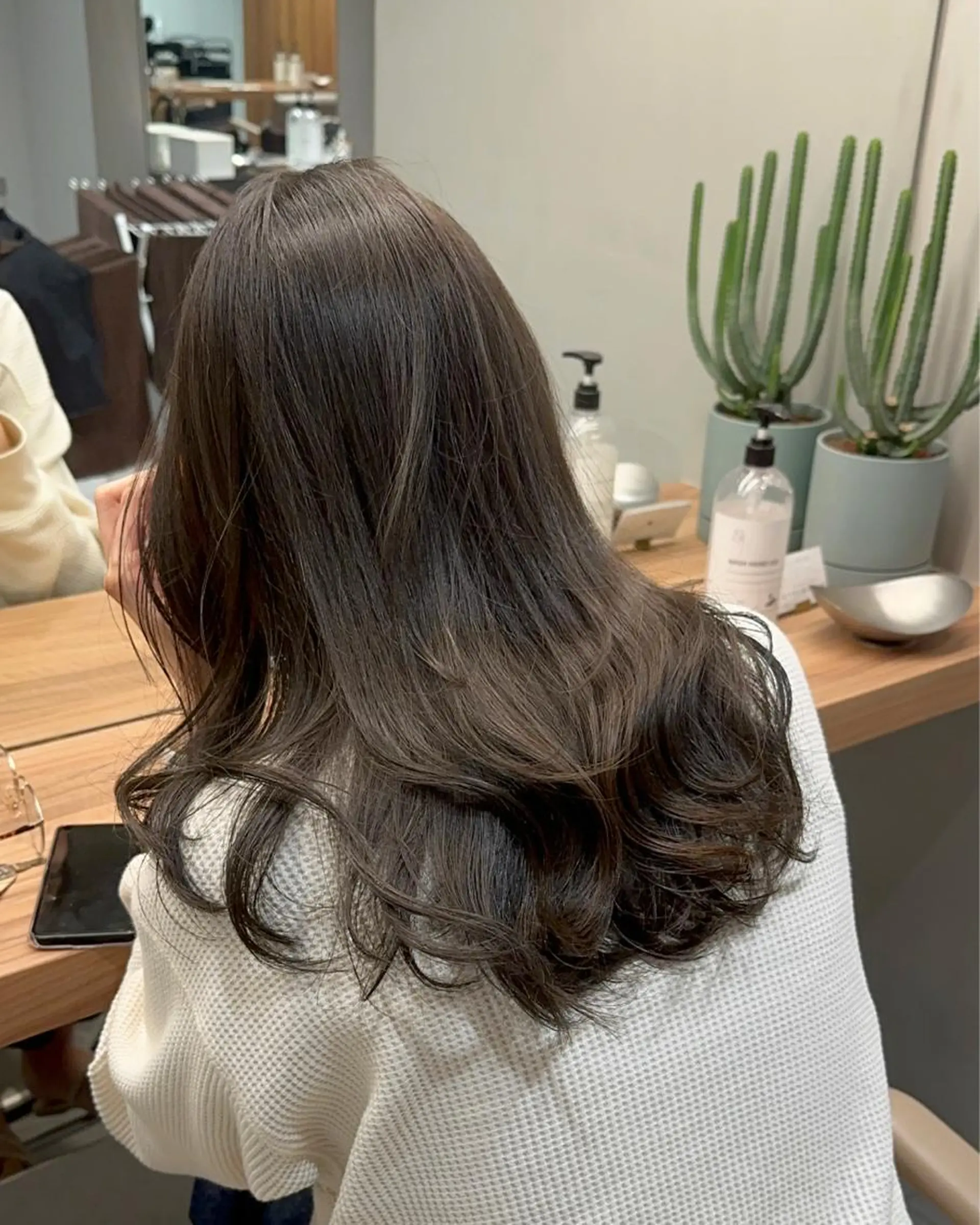 セミロング レイヤーカット 透明感モテ艶髪カラー Gallicaイリサのヘアスタイル