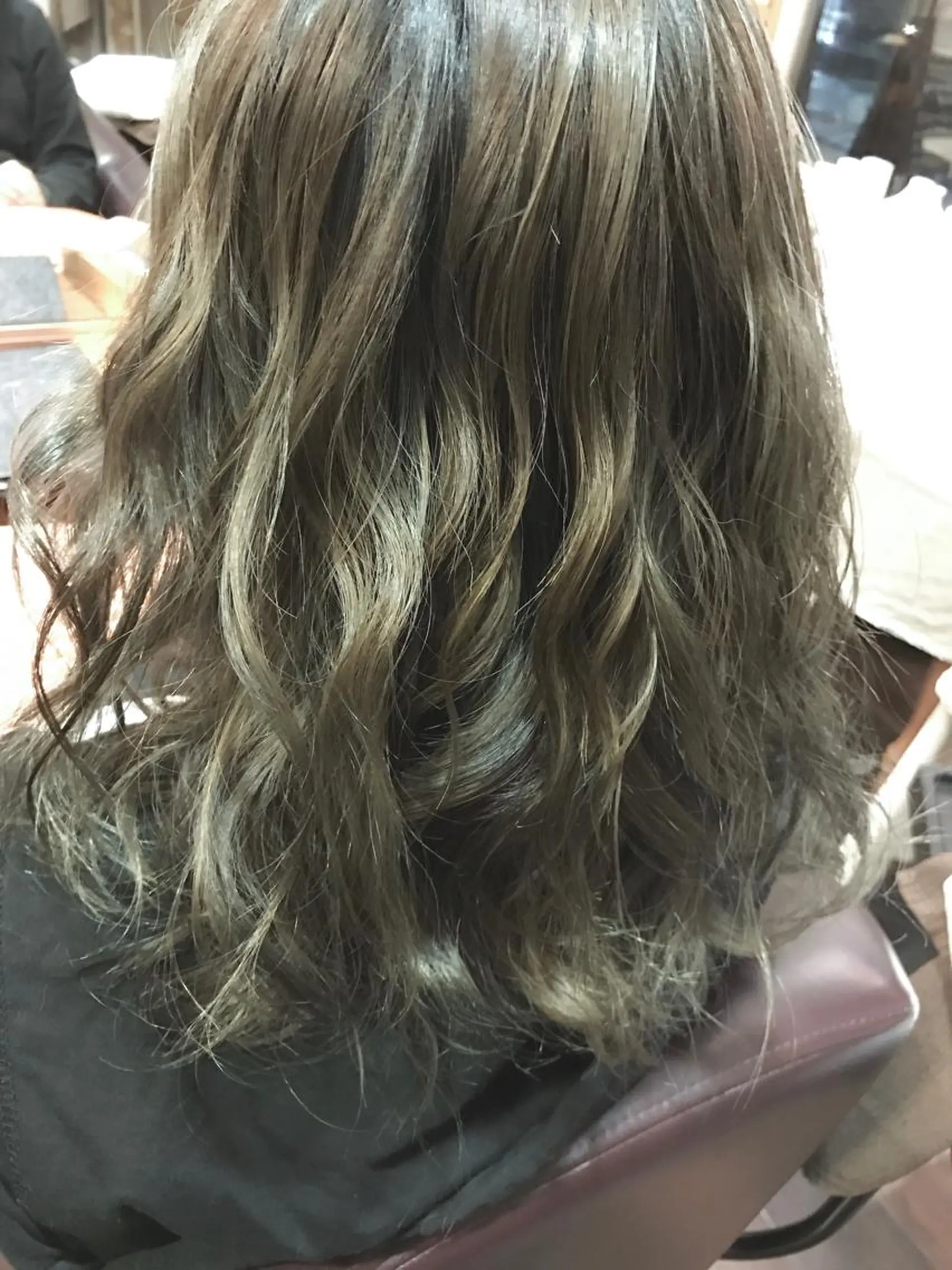 ミディアム カラー ヘアアレンジ グラデーションカラー 小國 綾かのヘアスタイル