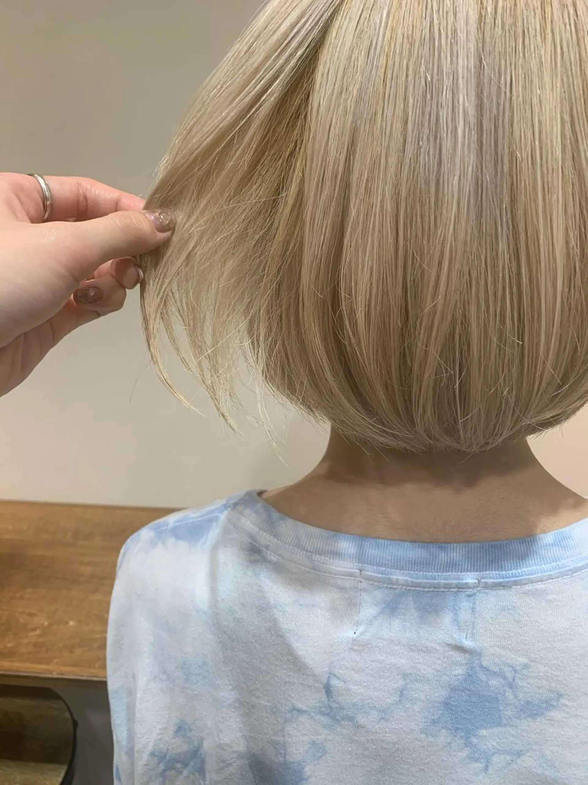 ショート カラー ヘアカラー トリートメント ヘアセット ハイトーン/レイヤー 💜Akaneのヘアスタイル