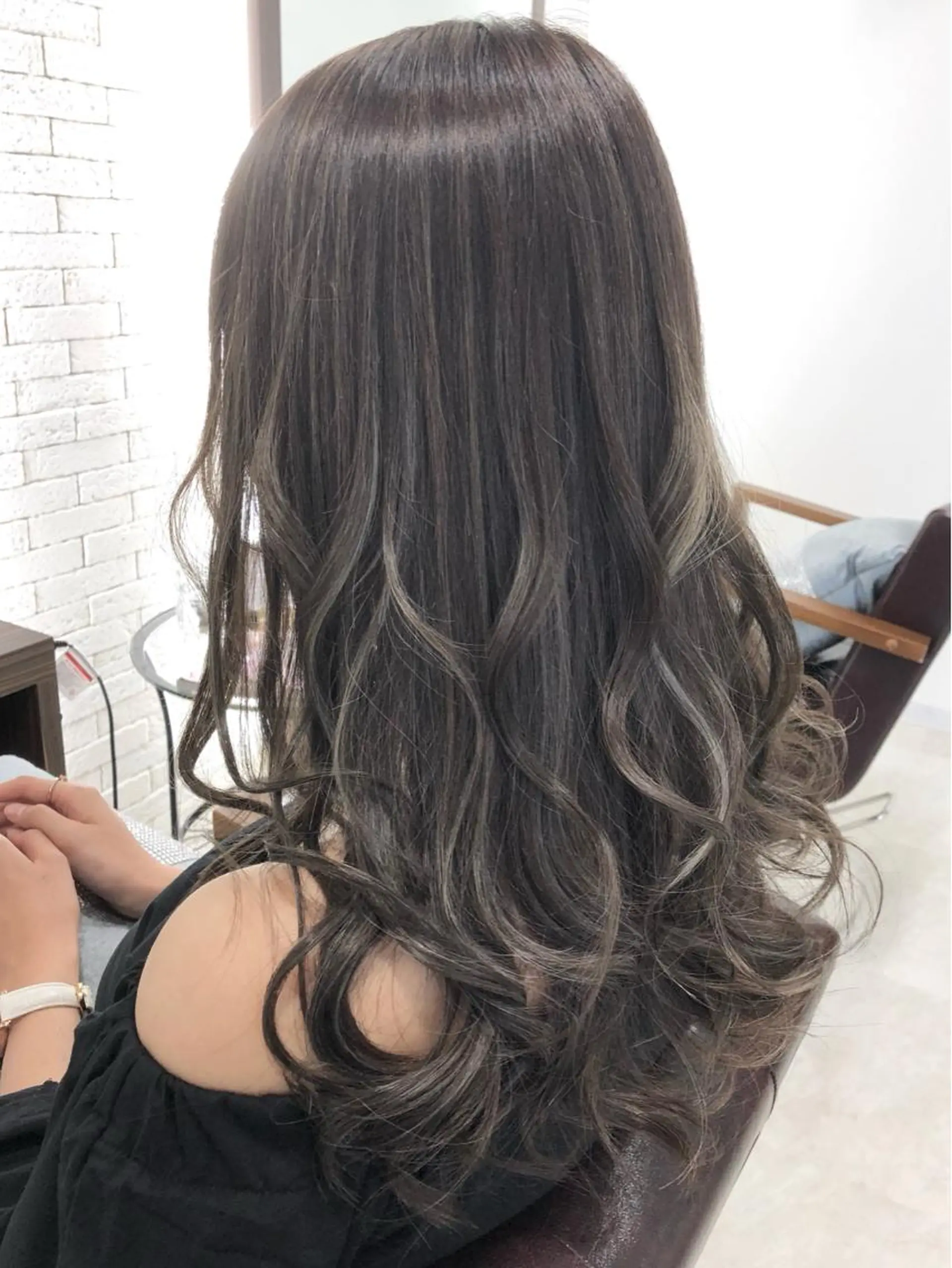 ロング カラー ハイライトカラー ハイライト カット ヘアカラー トリートメント Zina 難波所属・YUDA 湯田のヘアスタイル