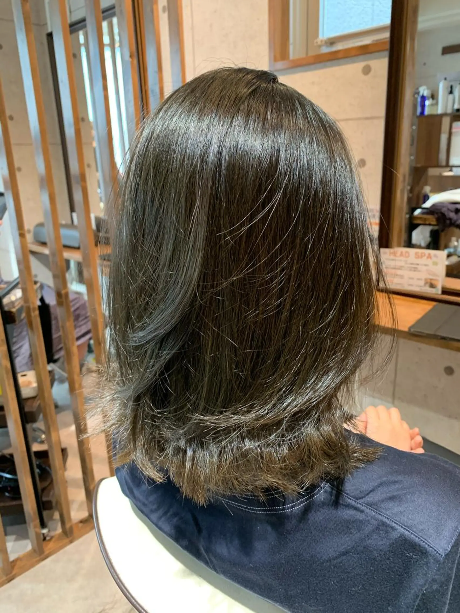 ミディアム カラー アッシュ 透明感カラー レイヤーカット 外ハネヘア GO TODAY SHAiRE SALON 梅田店所属・3ヶ月持ちが良い ボブ/ショートのヘアスタイル