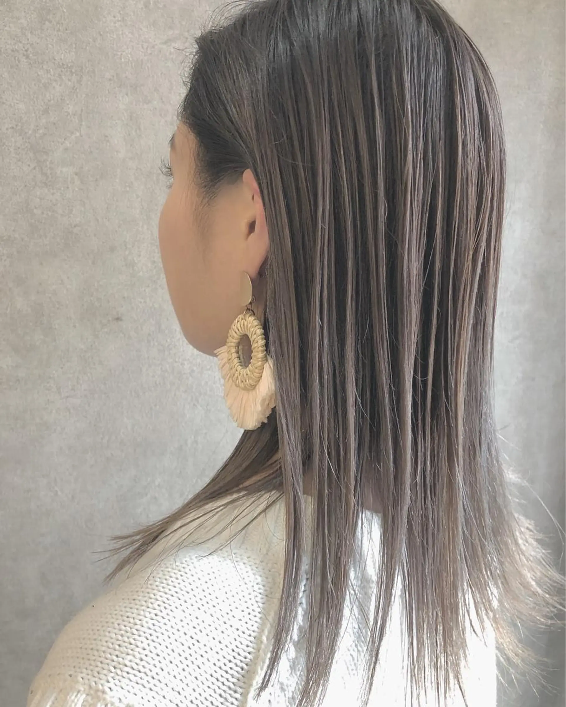 ミディアム カラー カット ヘアカラー トリートメント 顔周りレイヤー/韓国 ブリーチminamiのヘアスタイル