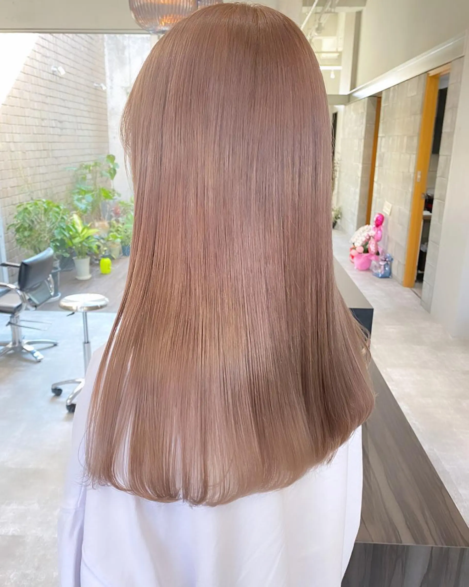 カラー セミロング ベージュカラー ブリーチ ケアブリーチ ハイトーンカラー ピンクカラー ハイトーンカラー😺 横山雪奈のヘアスタイル