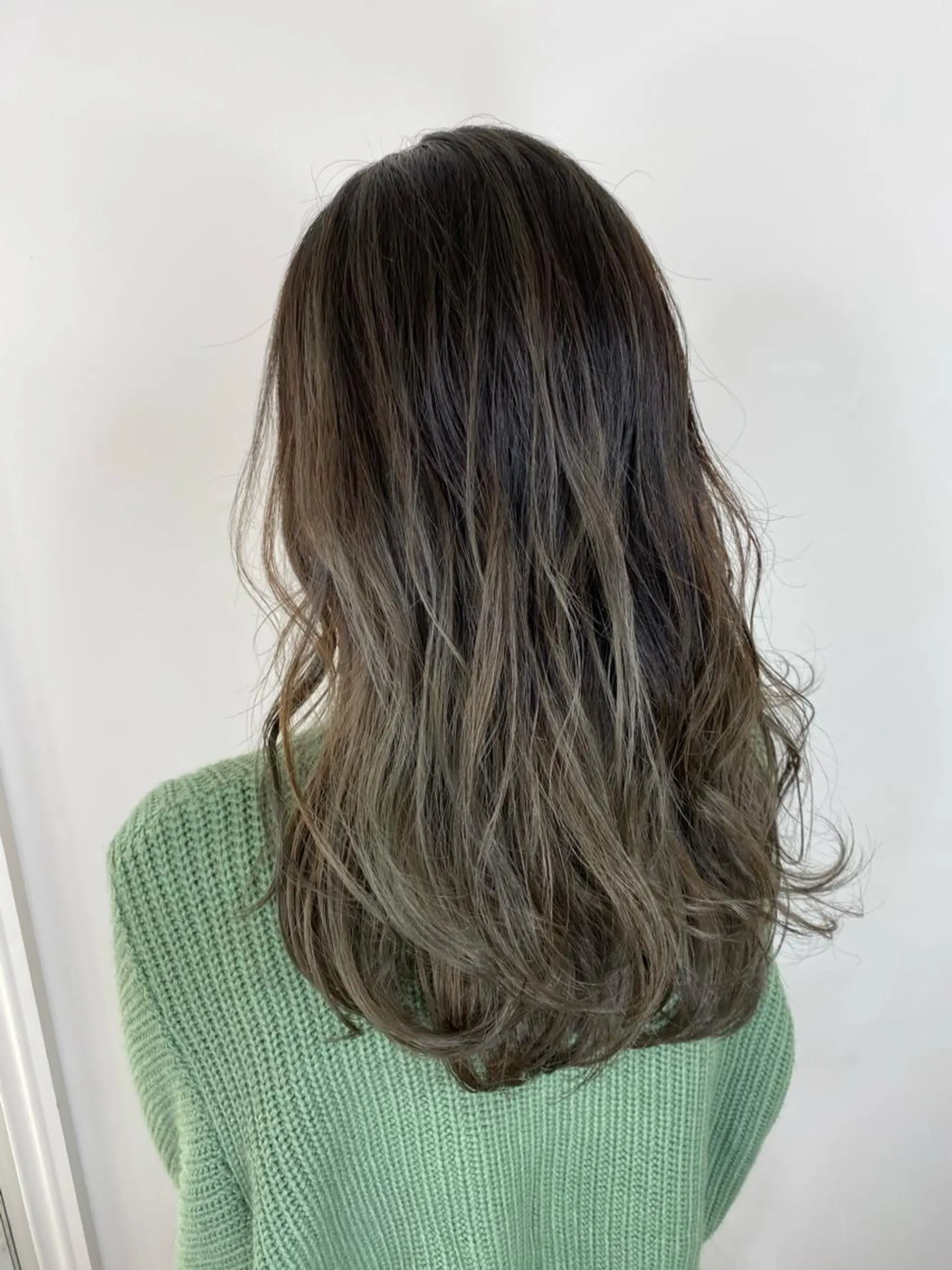 セミロング カラー 三好 美里のヘアスタイル