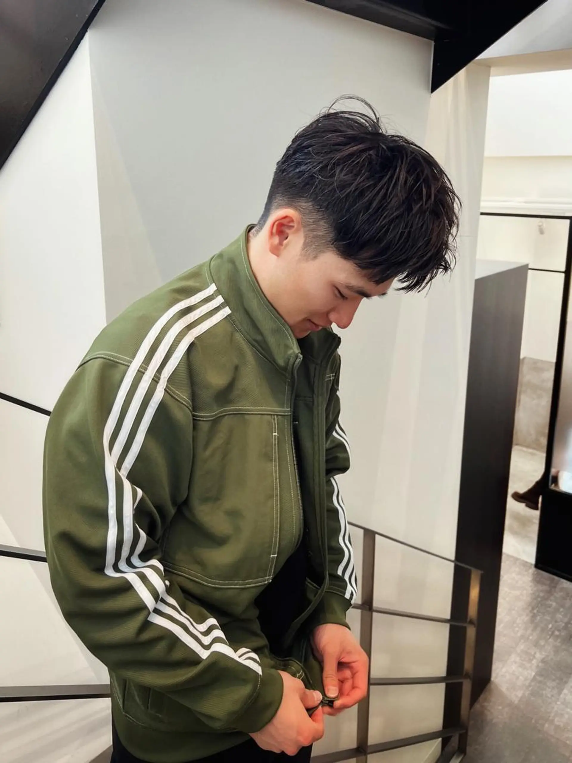 パーマ メンズ メンズパーマ メンズショート 眉カット Qin shaire salon 原宿verno店所属・【センターパート】 ETO／江藤翼の眉毛・アイブロウイメージ