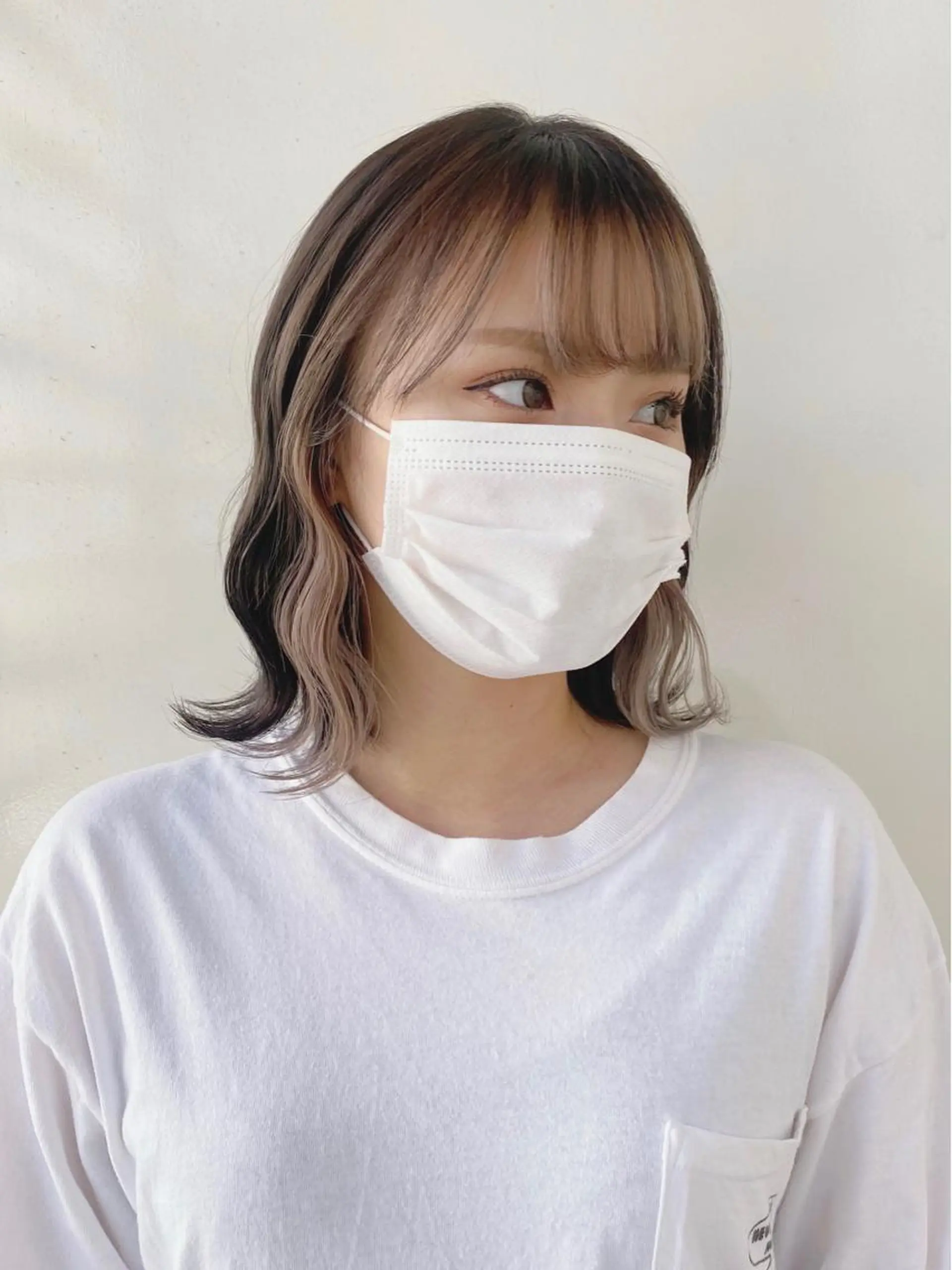 ミディアム カラー ミストバング ダークグレー ダークグレージュ  フェイスフレーミング グレージュ ANNA ／艶髪／ハイトーンのヘアスタイル