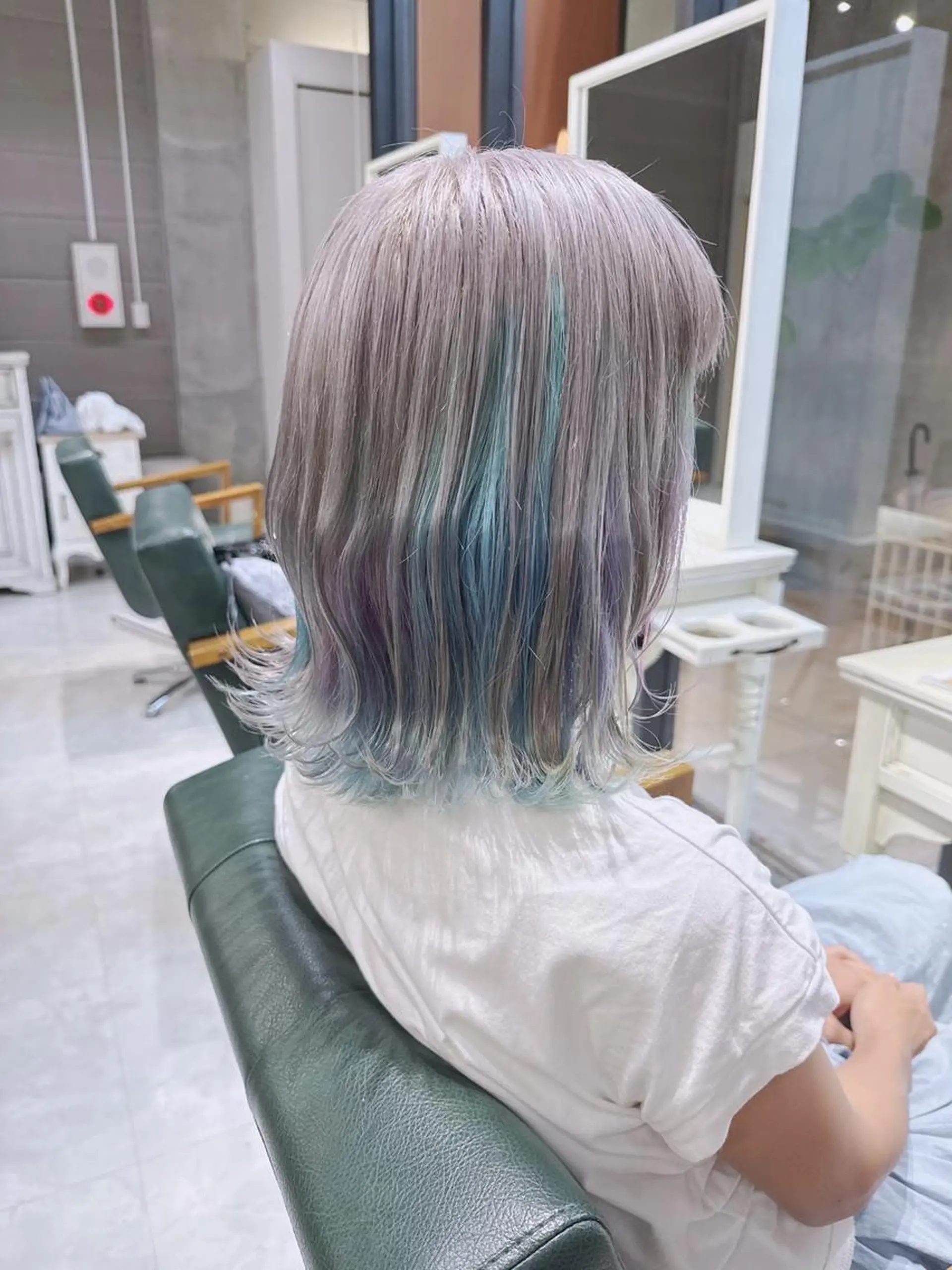 ショート ヘアアレンジ カラー インナーカラー シルバー ホワイトシルバー 𝐑𝐈𝐍𝐊𝐀 🌷のヘアスタイル