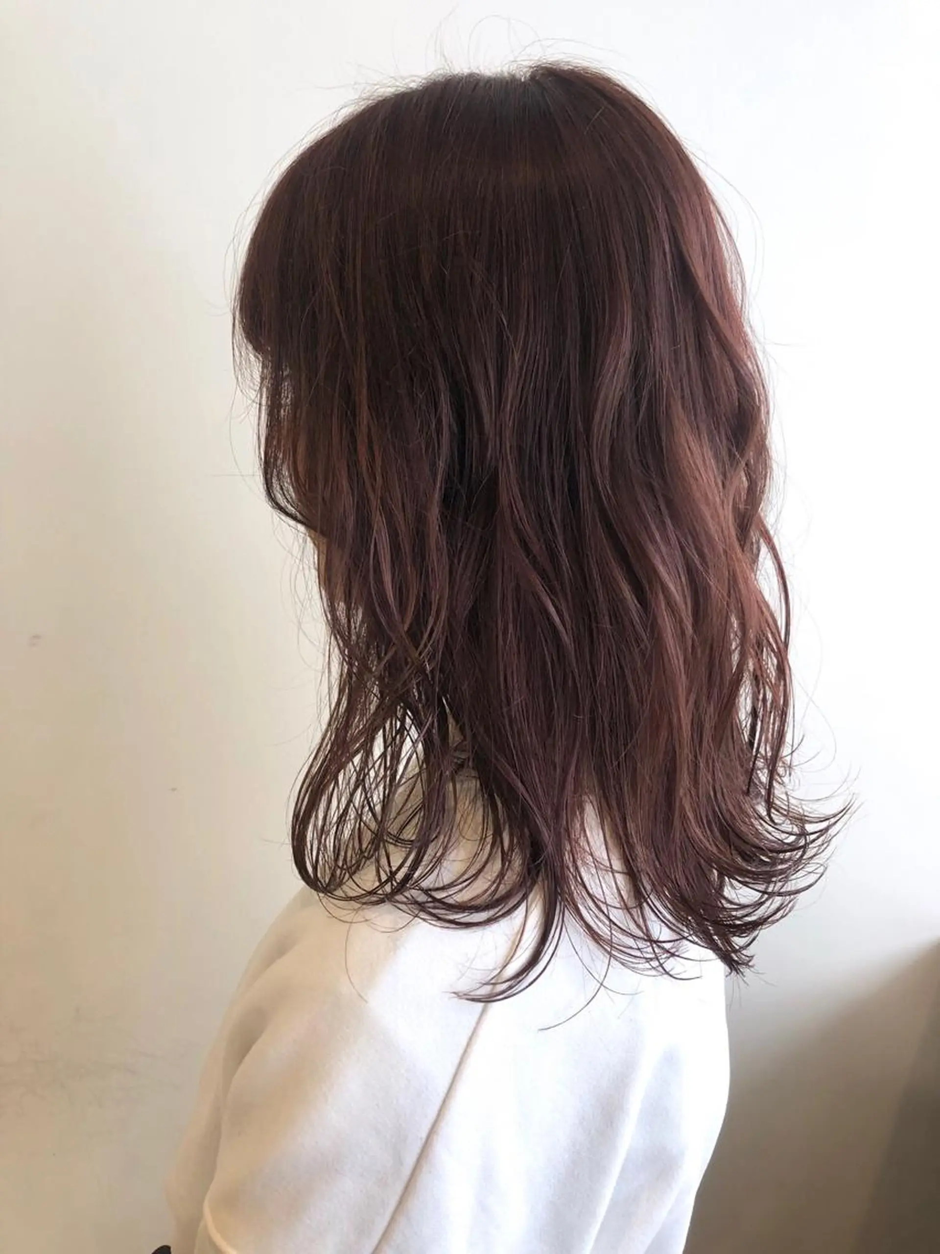 ミディアム カラー カット ヘアカラー トリートメント MIOベージュカラー 柔らかいカラーのヘアスタイル