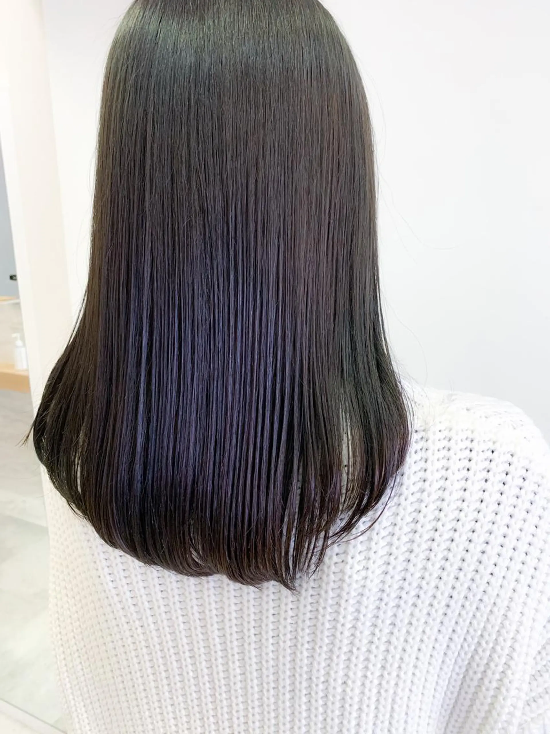 ミディアム カラー ミディアムパーマ アッシュ ブリーチ ケアブリーチ 透明感カラー モリシュンスケ /レイヤー/髪質改善のヘアスタイル