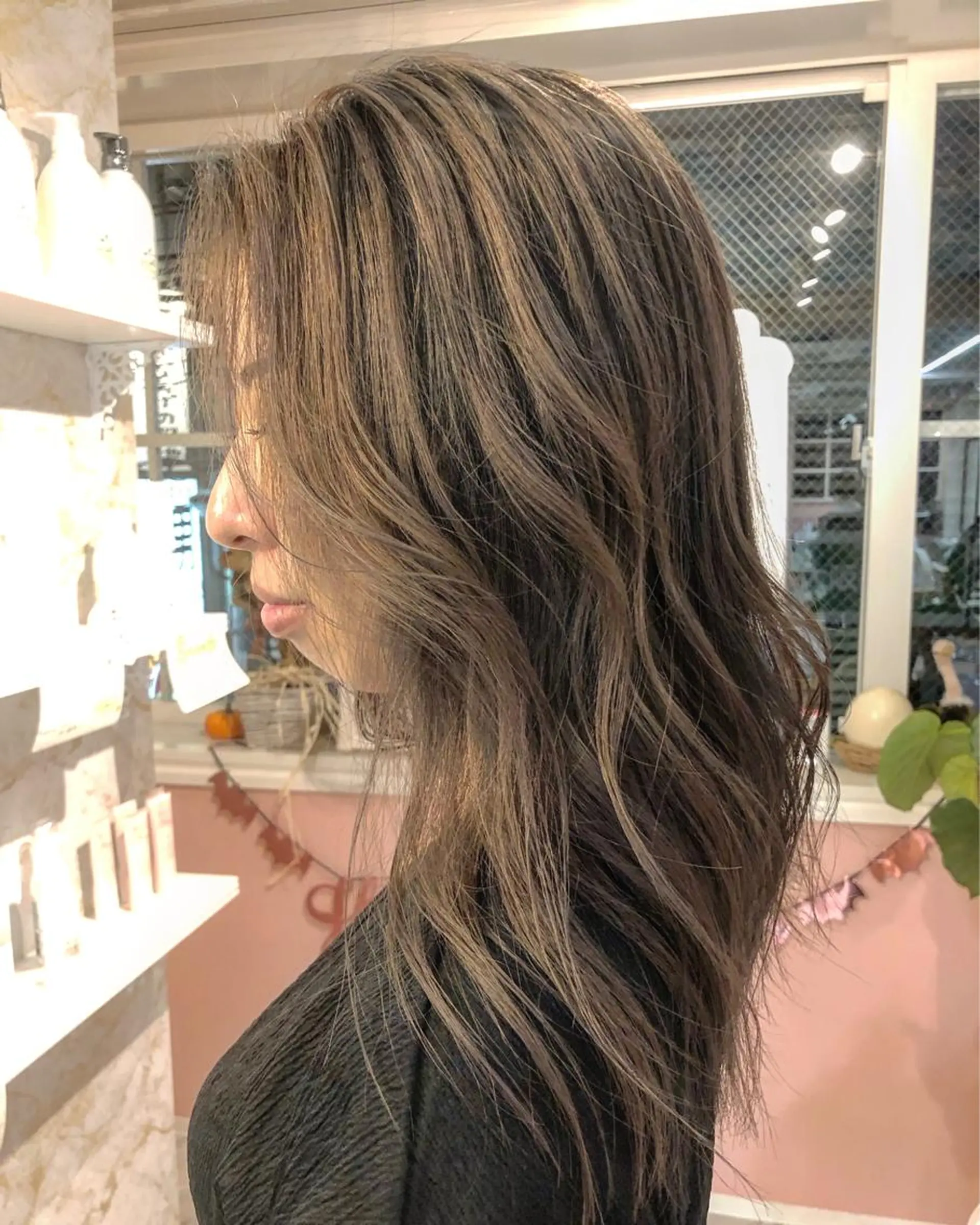 セミロング REVE所属・TAKU 美容師のヘアスタイル