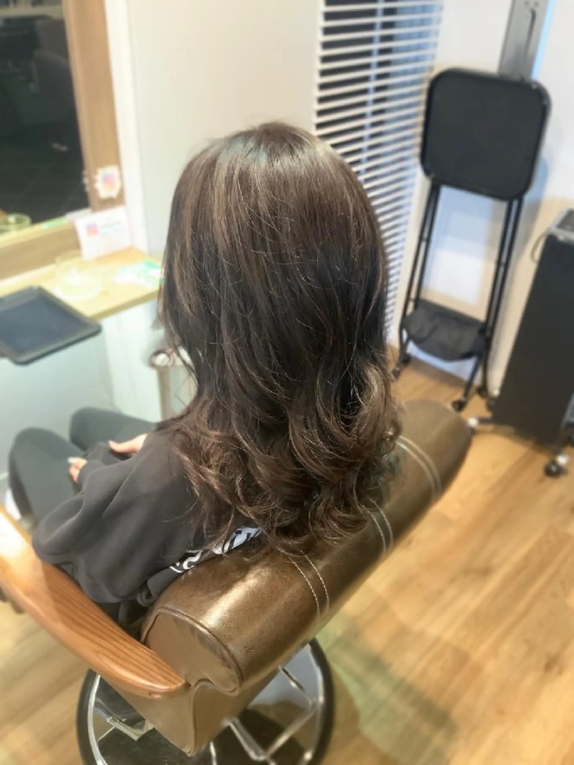 カラー グレージュ ハイライトカラー ヘアカラー トリートメント 堀 望美のヘアスタイル
