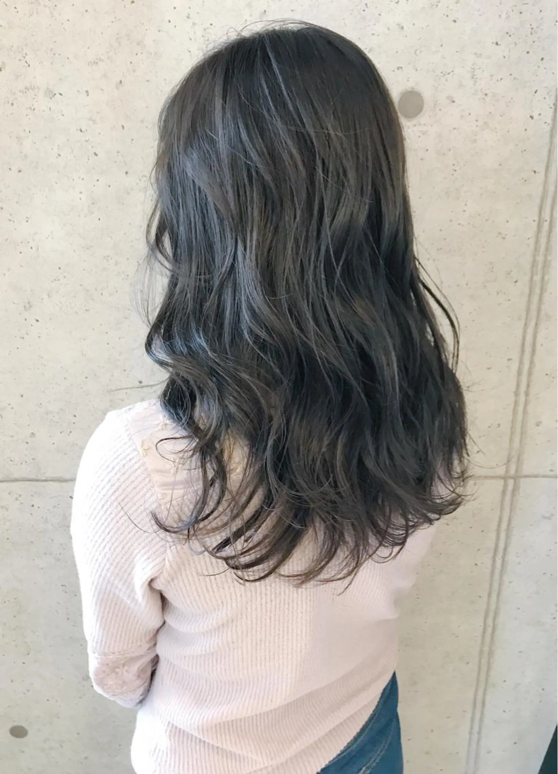 ミディアム カラー アッシュ ダークグレー 💎馴染むエクステ ×カラーTOMO💎のヘアスタイル