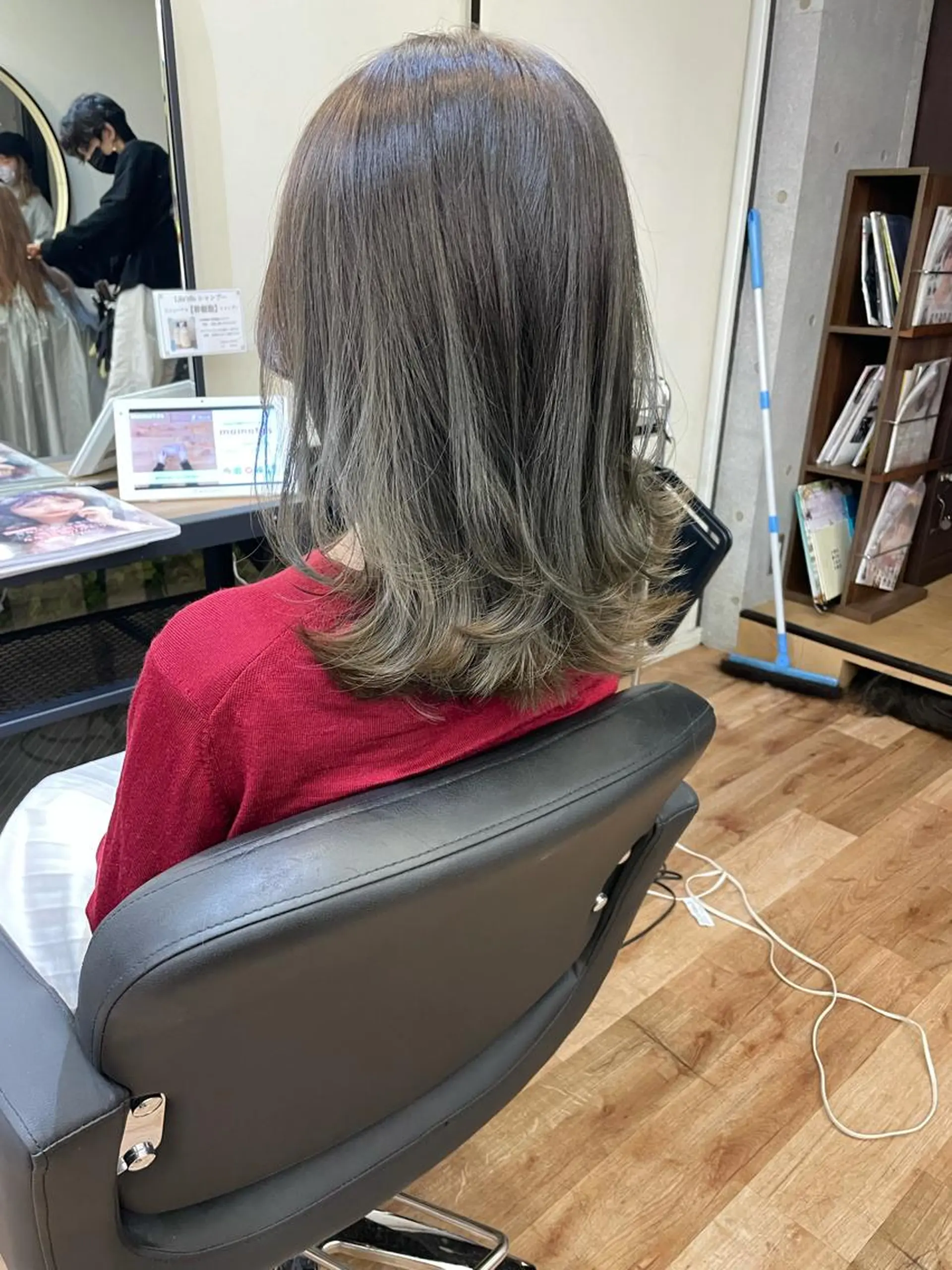 ミディアム カラー レイヤーカット、 大人可愛い　中村美羅のヘアスタイル