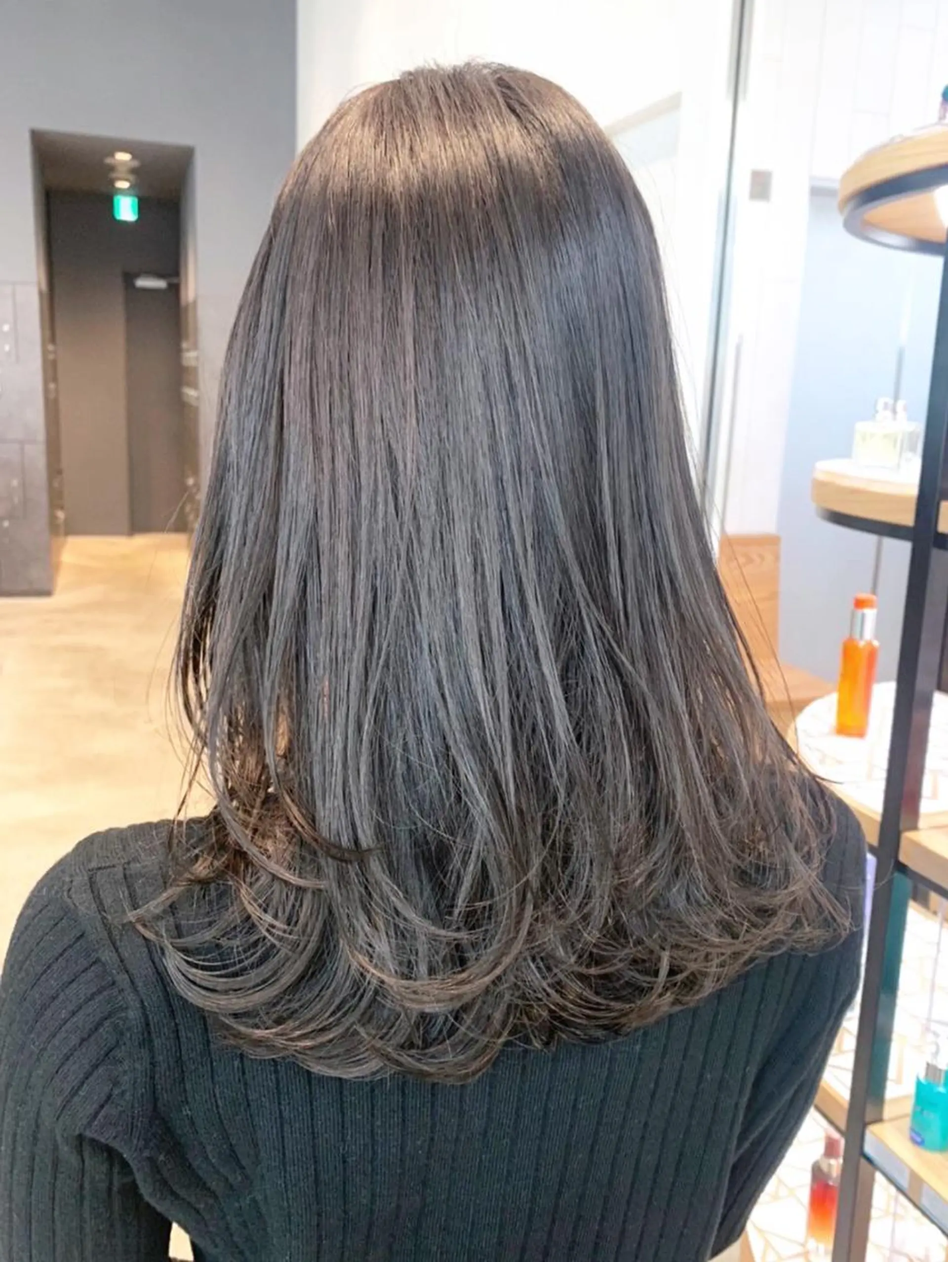 セミロング カラー ダークグレー レイヤーカット カット ヘアカラー トリートメント ITbyALBUM 中野店のヘアスタイル