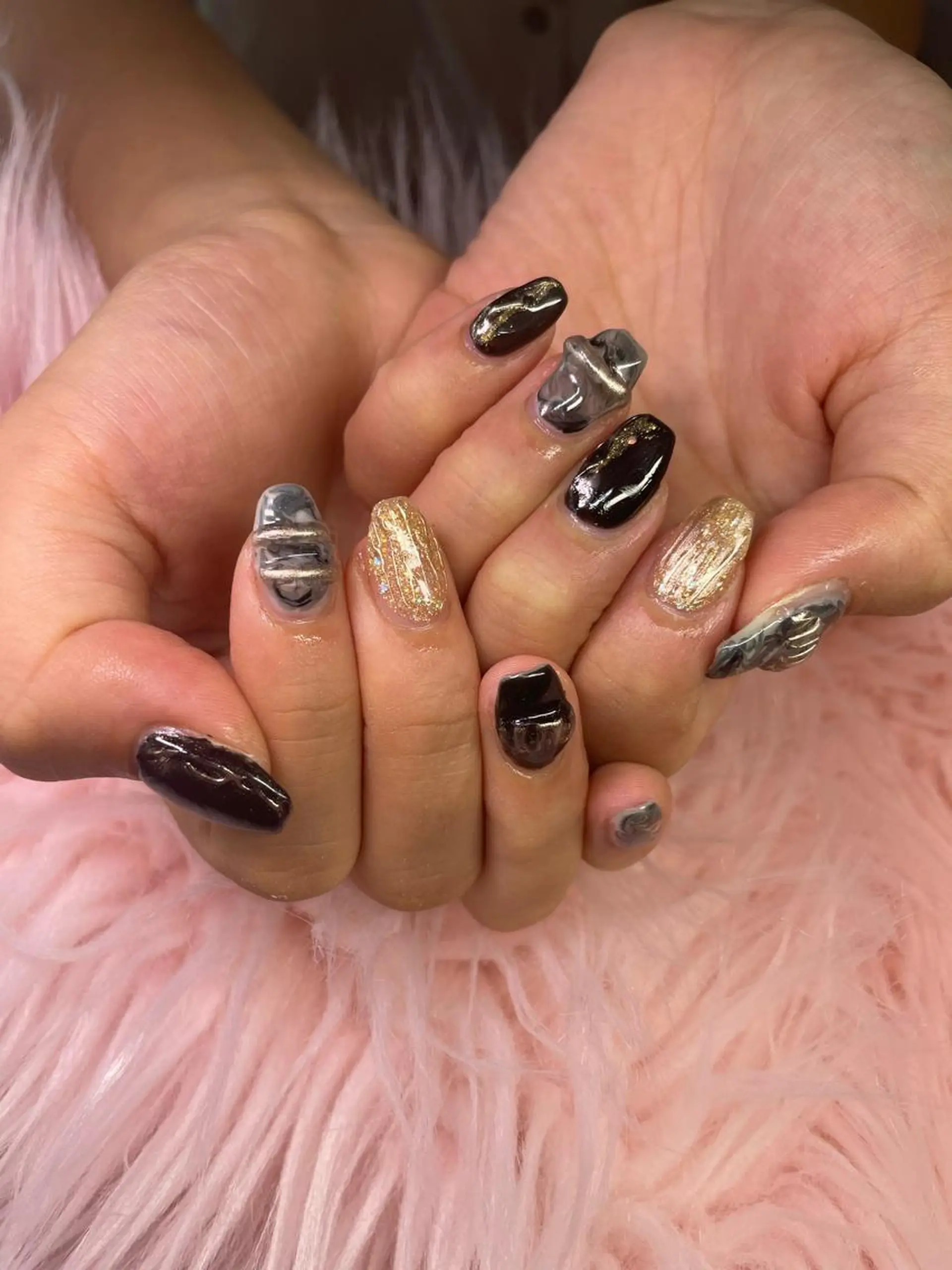 ネイル ゴールド ミラーネイル ネイルサロンキュアイスト所属・キュアイスト アコパラジェル調布のネイルデザイン