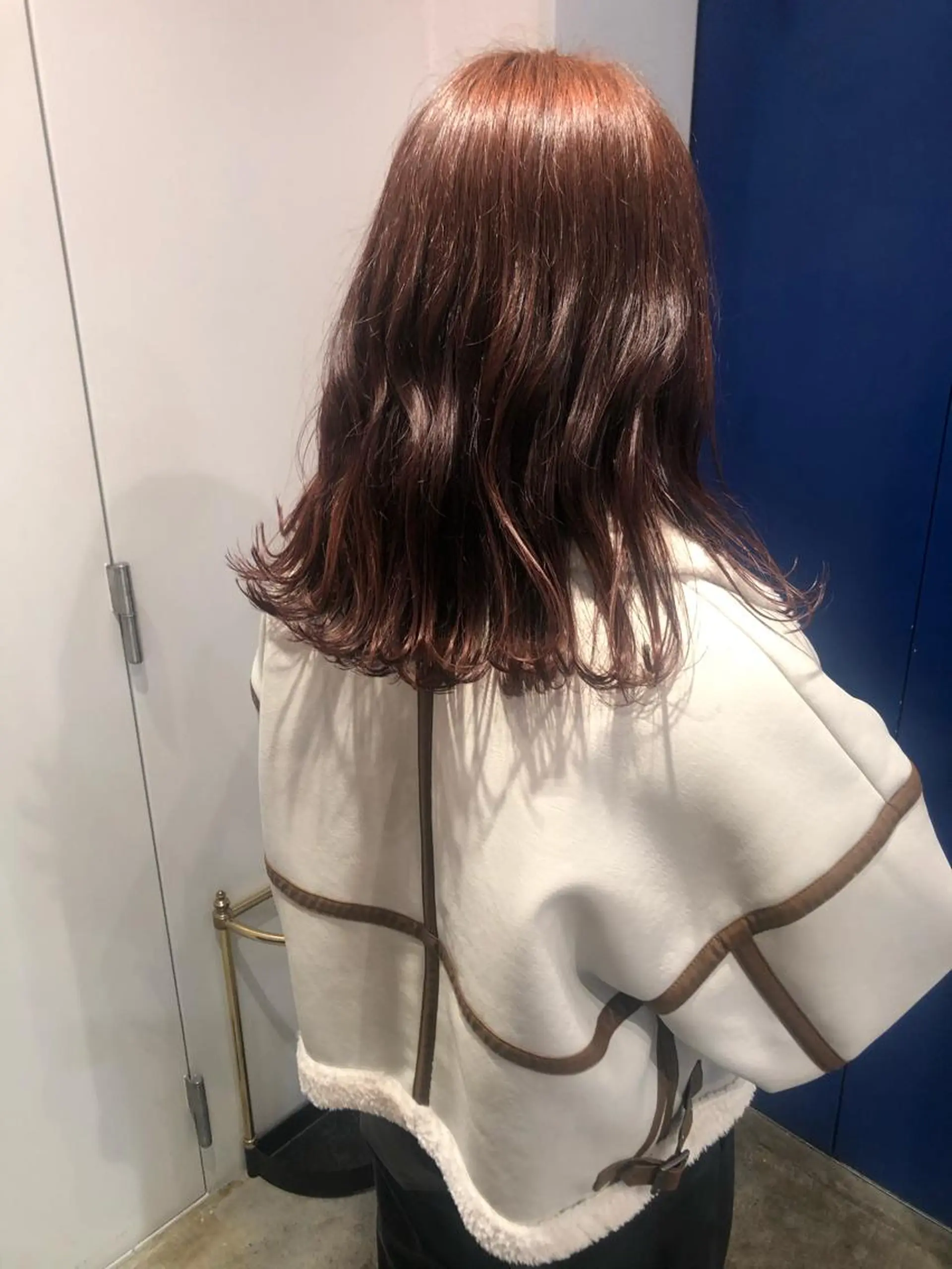 ミディアム カラー カット ヘアカラー トリートメント MIOベージュカラー 柔らかいカラーのヘアスタイル